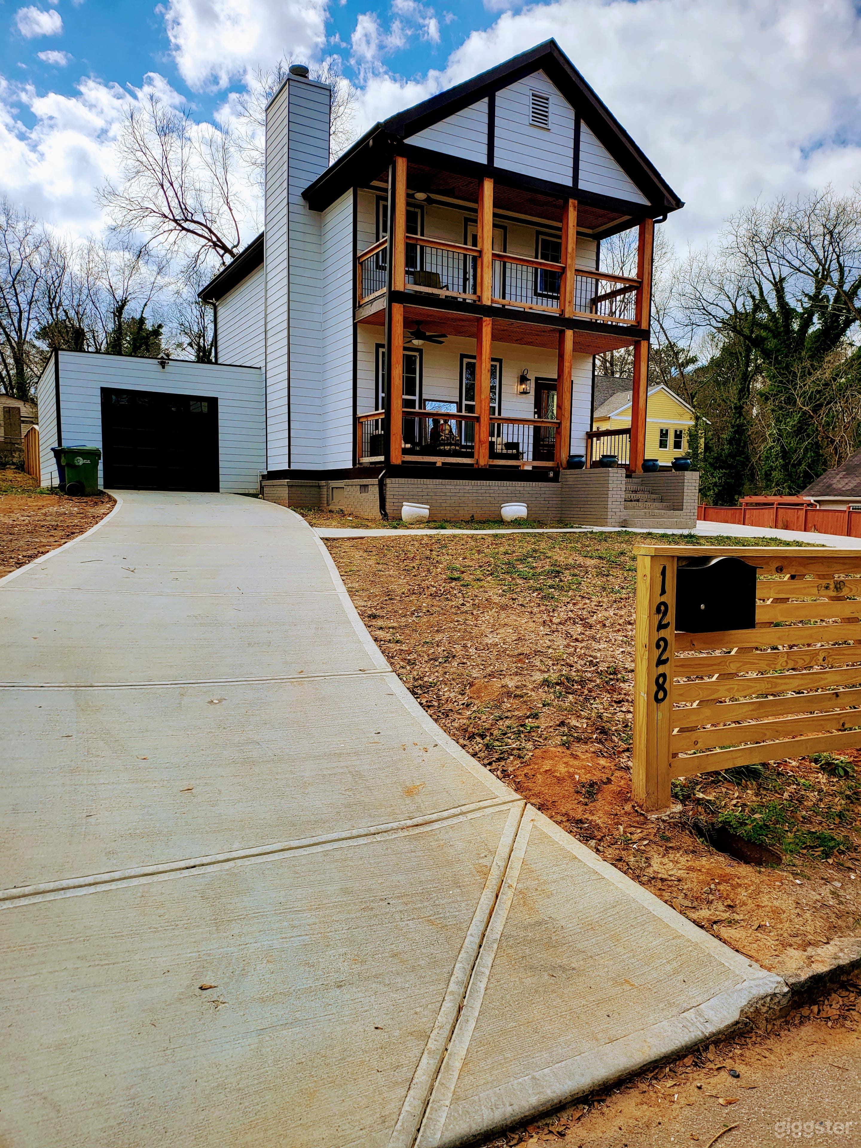 Great House ! Owner also owns 2 empty lots on either side.