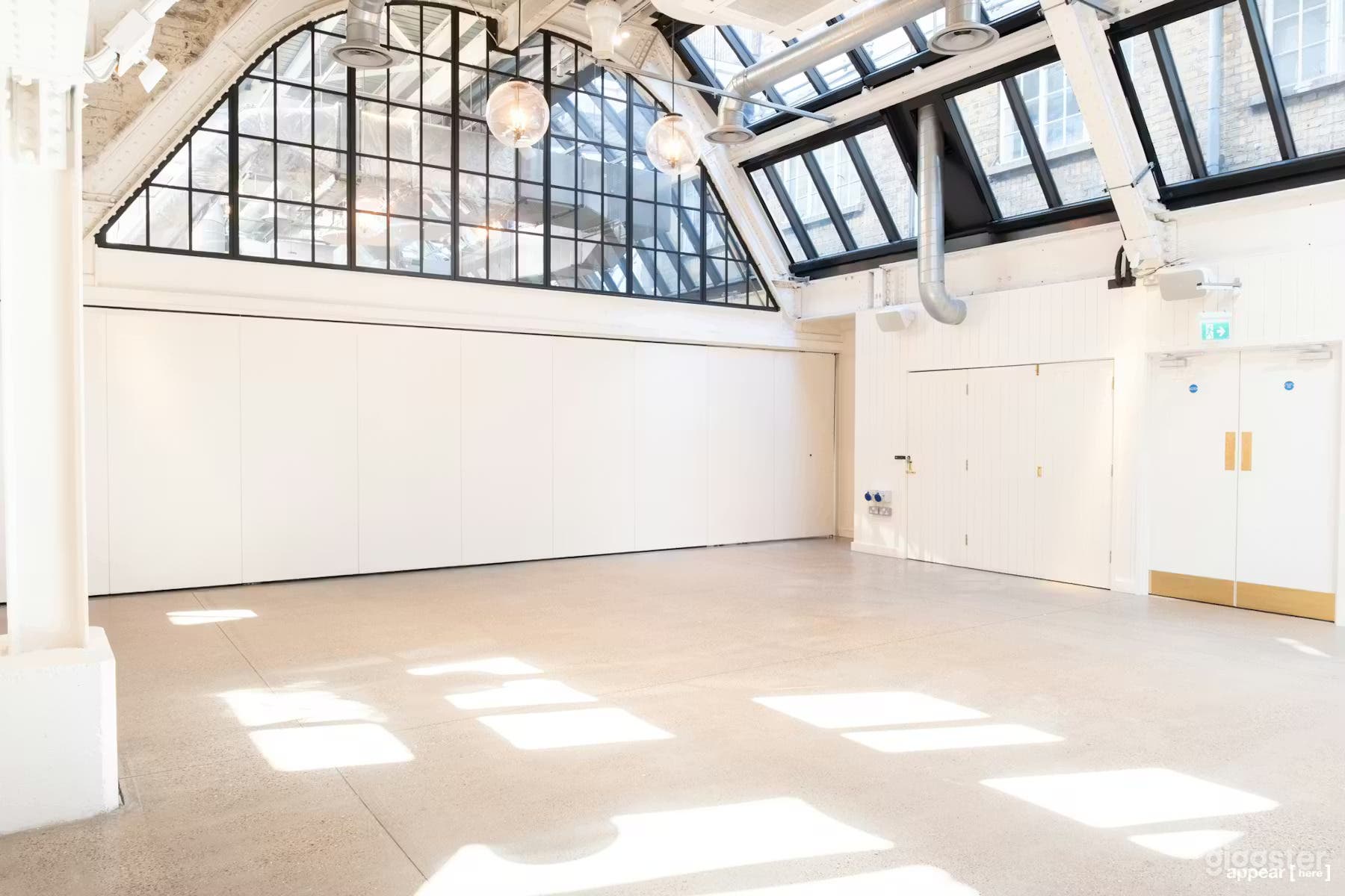 Tart Studio with industrial high ceiling & natural light Photo 1