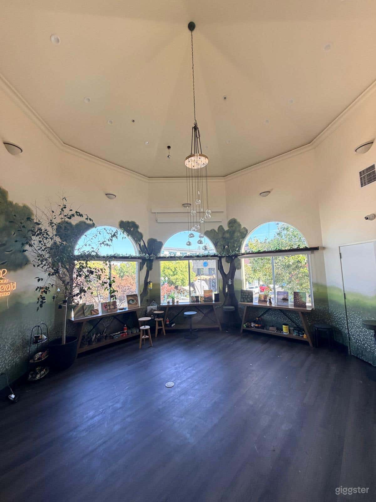 Arbor - Bright & Flexible Studio Photo 1