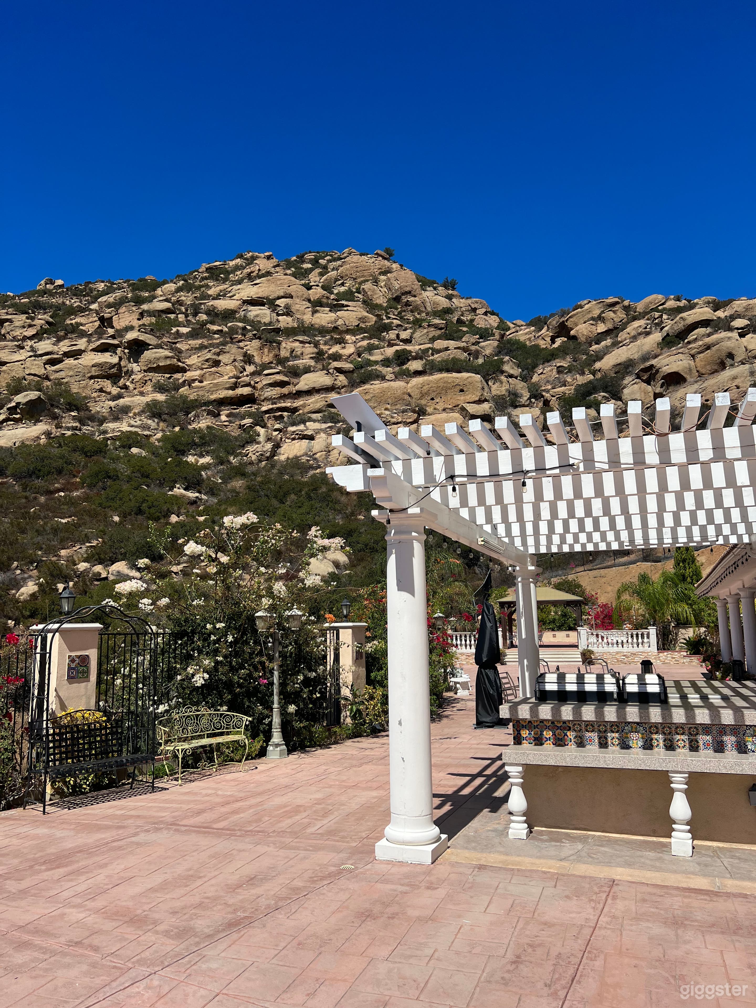 Indian Hills Mountain Estate  Photo 3