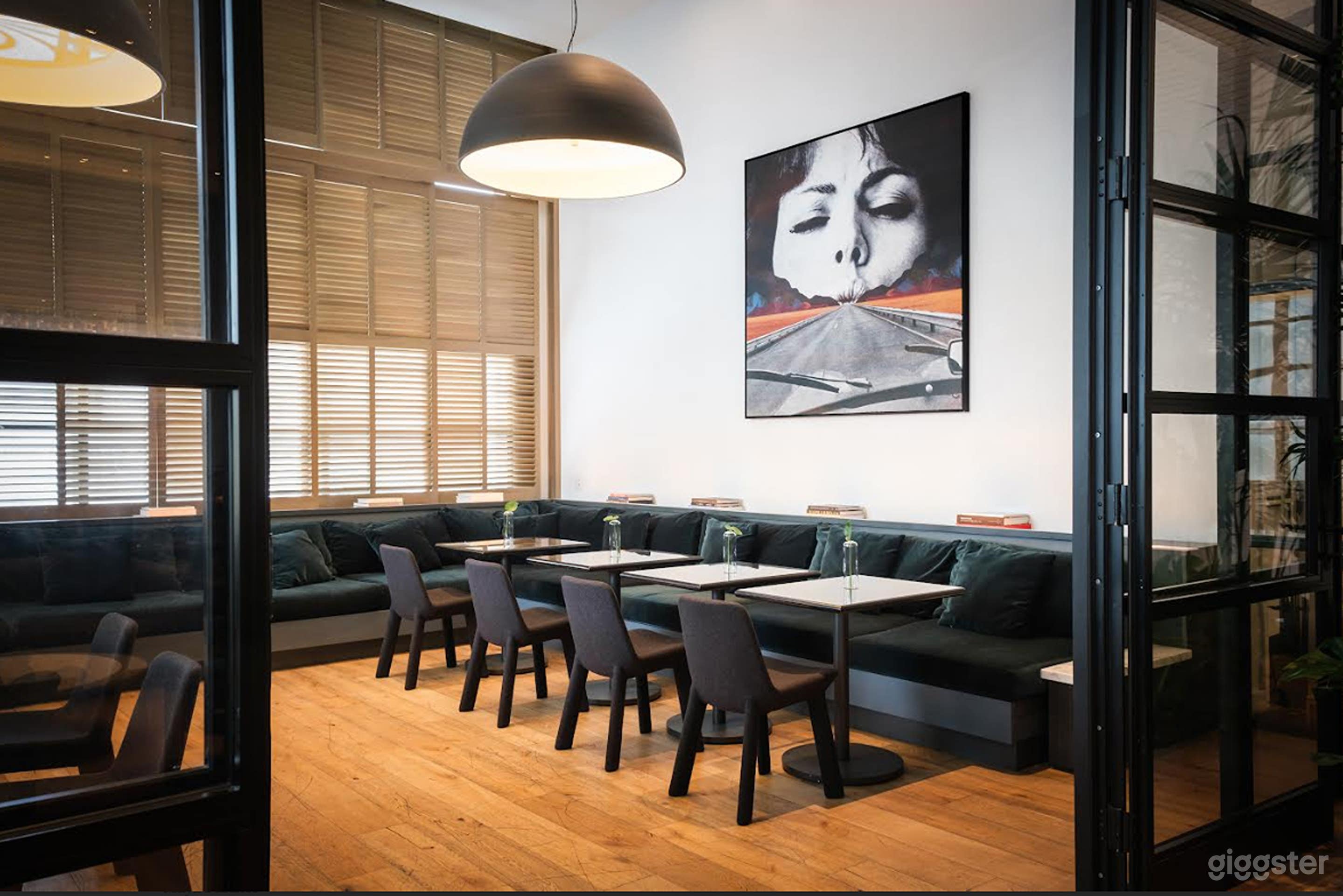 Elegant Private Room Photo 1