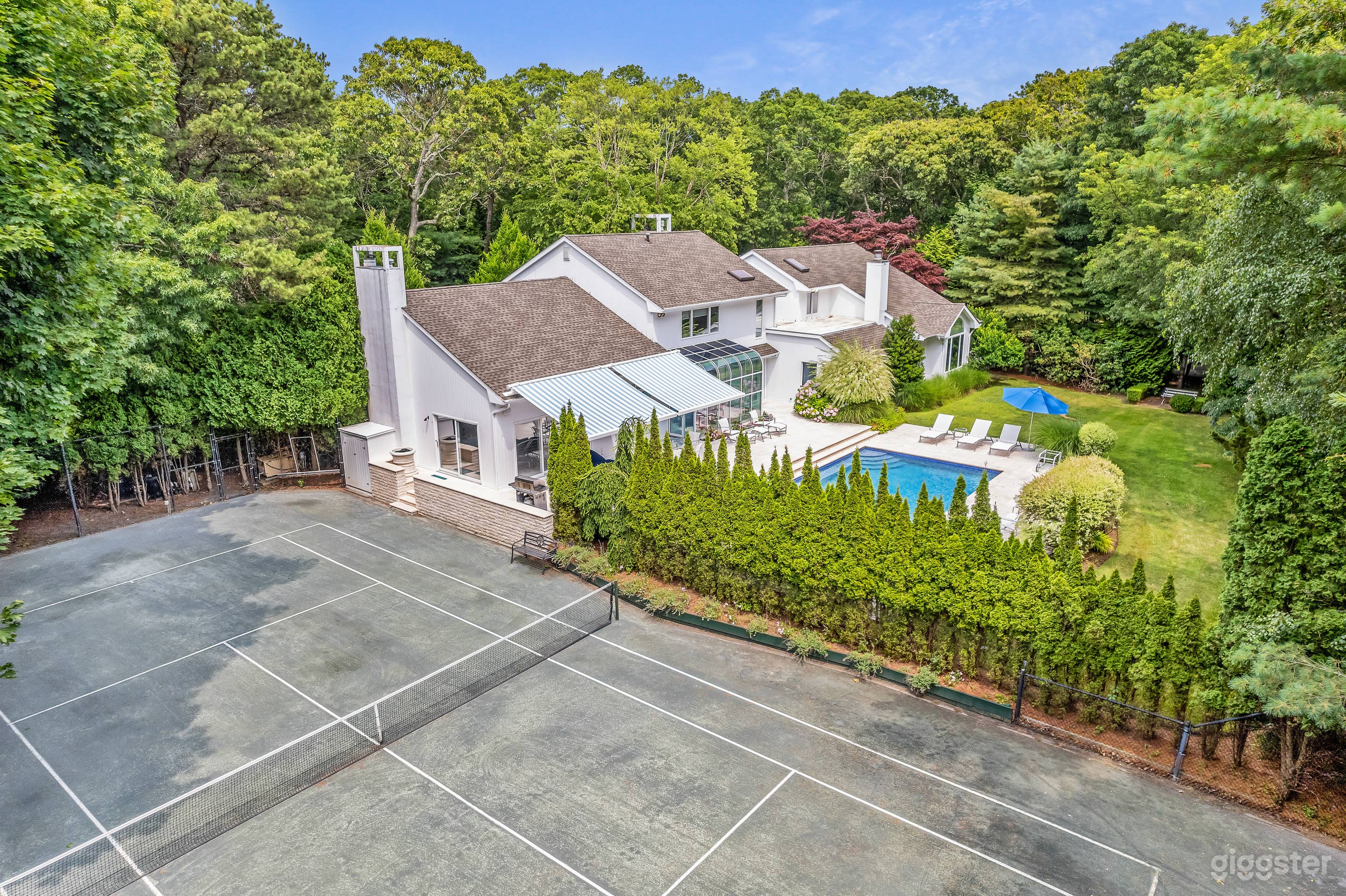 Whimsical 80s Glam Hamptons House Photo 1