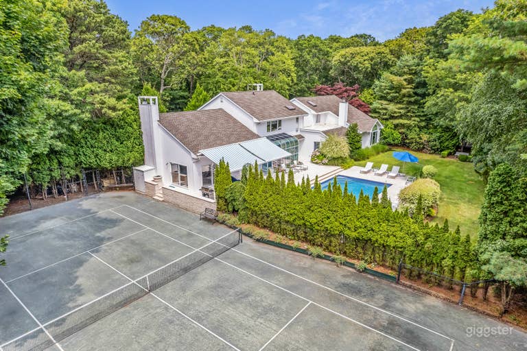  Whimsical 80s Glam Hamptons House 