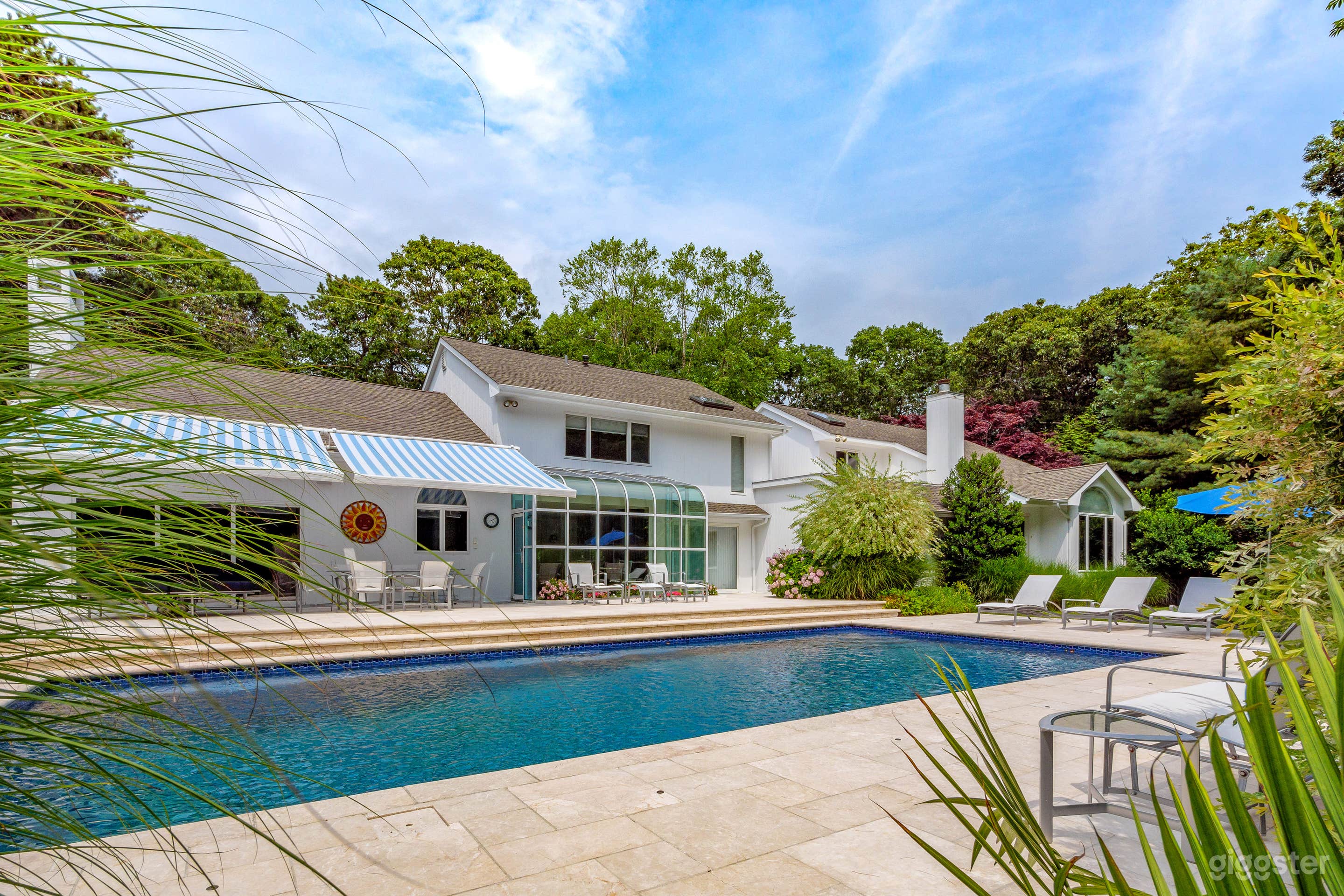 Whimsical 80s Glam Hamptons House Photo 2