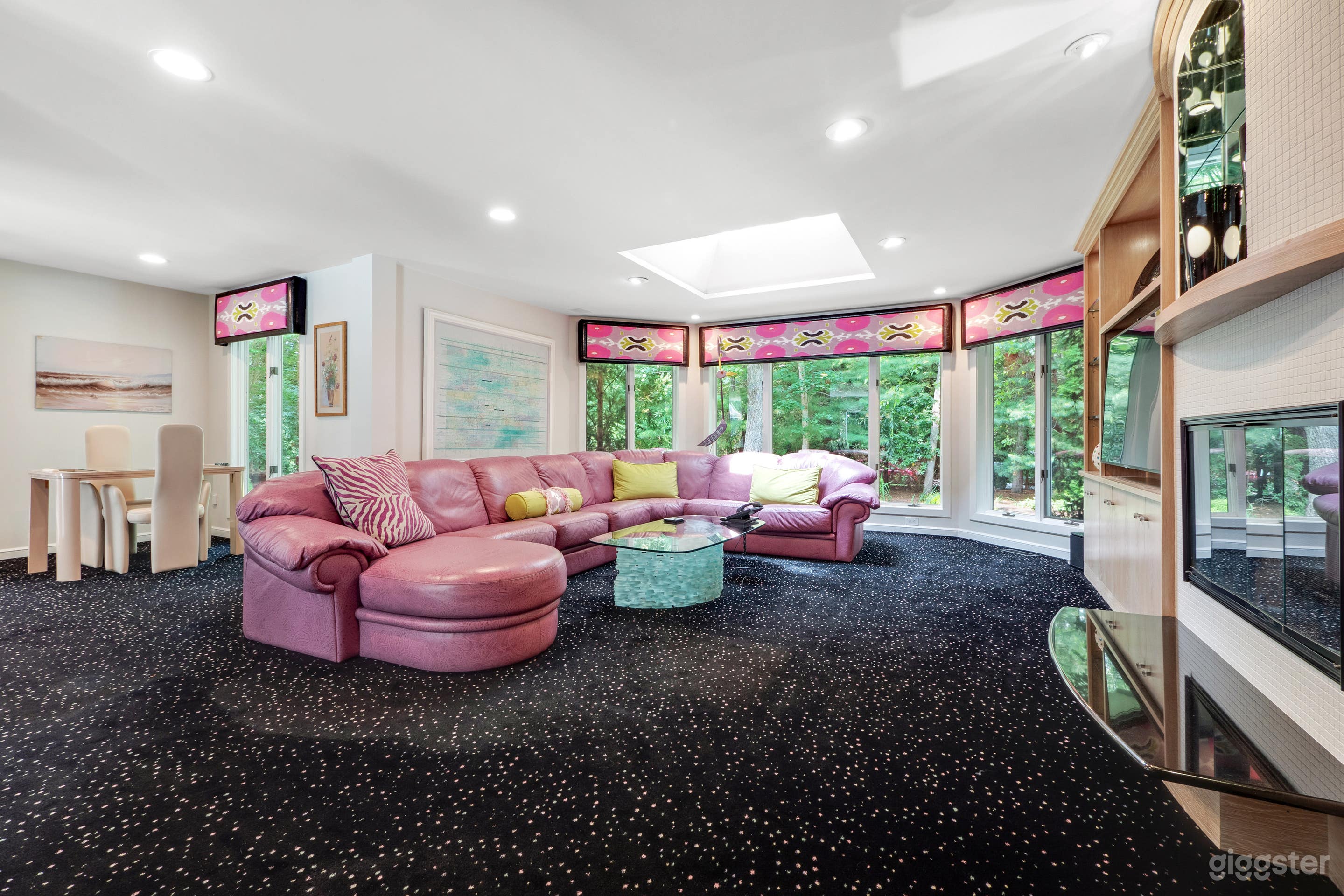Whimsical 80s Glam Hamptons House Photo 4