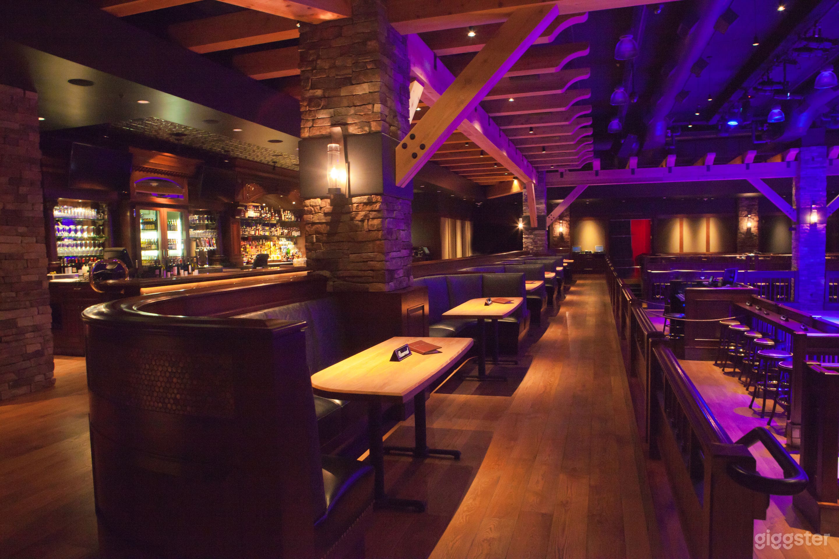 Fantastic Saloon Photo 4