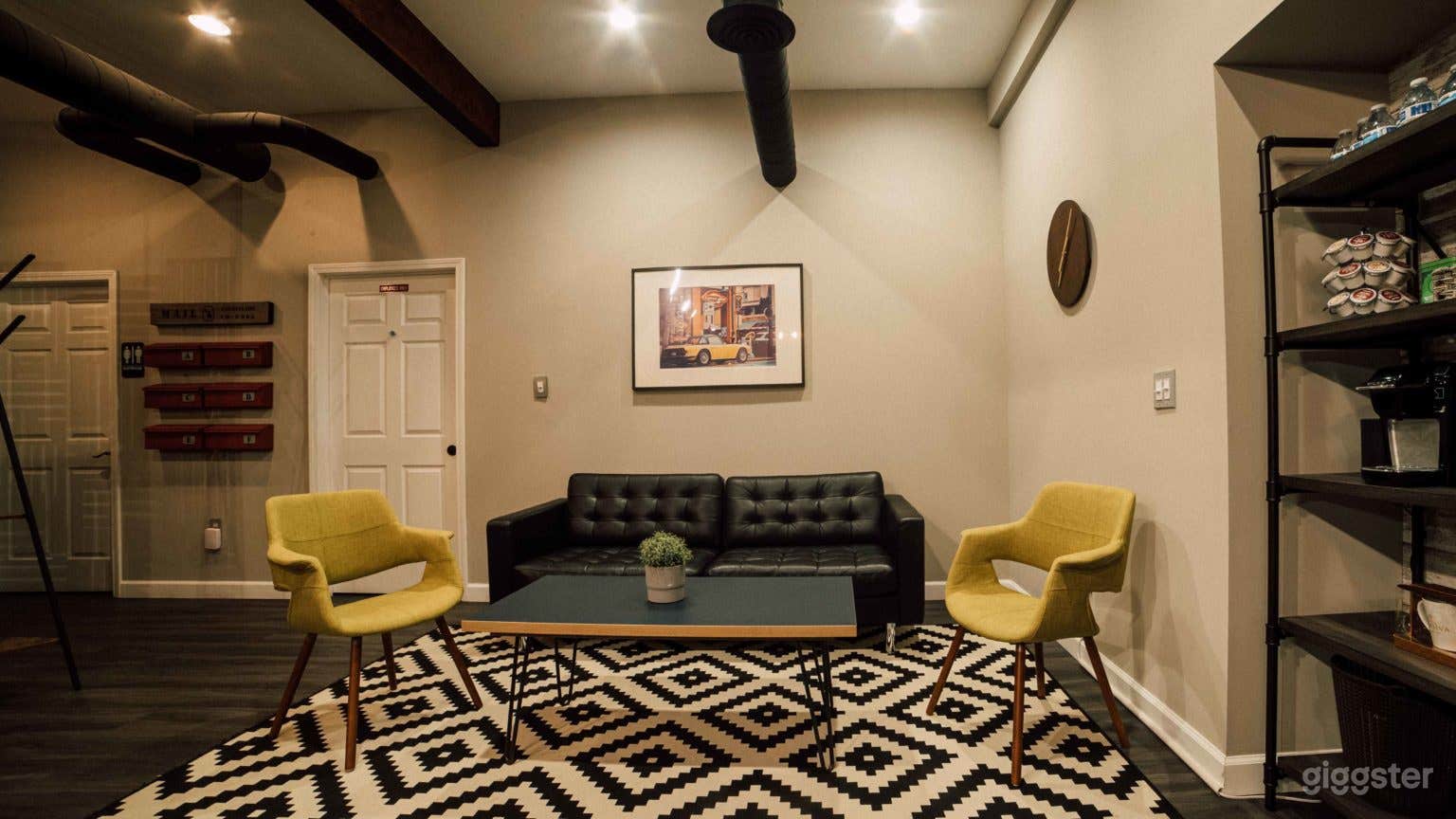 Industrial Chic Style Space for Luxurious Functions Photo 4