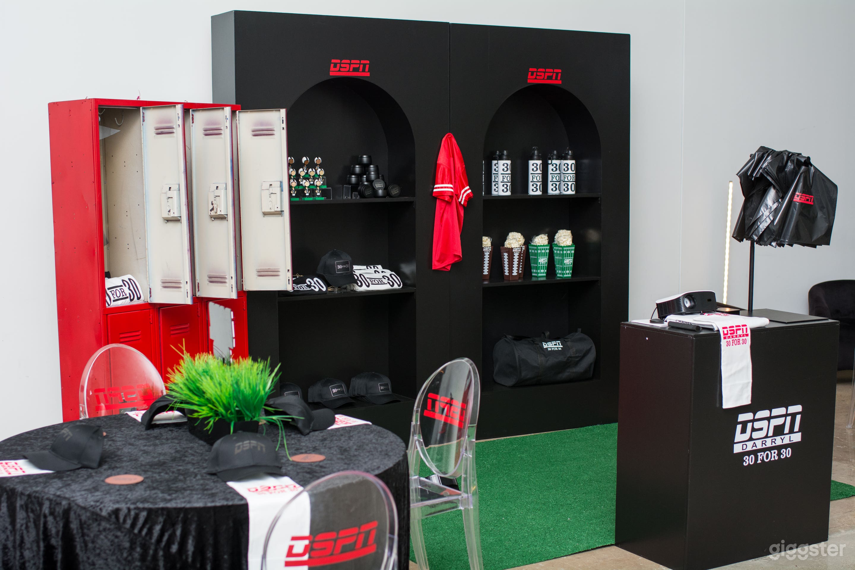  Design District Natural Light Studio and Creative Photo 3