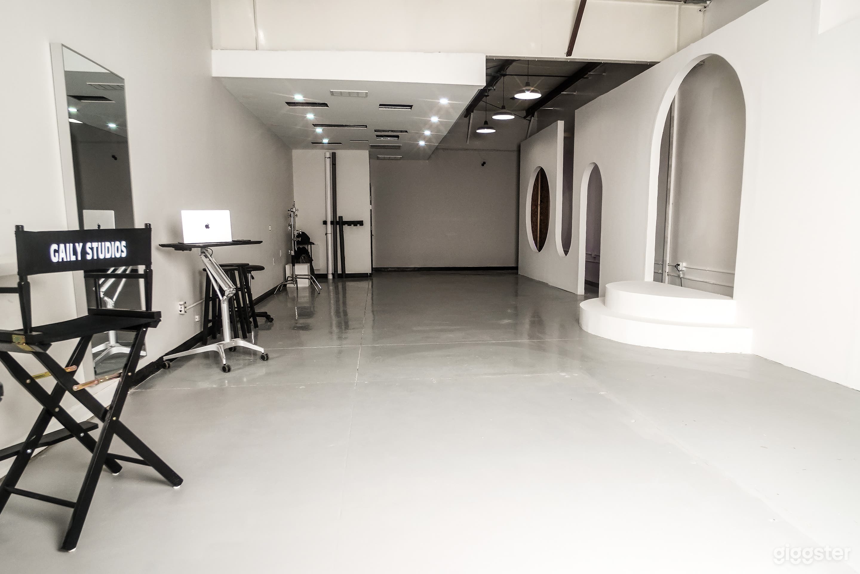 Clean Versatile Production Photo Film Set Photo 4