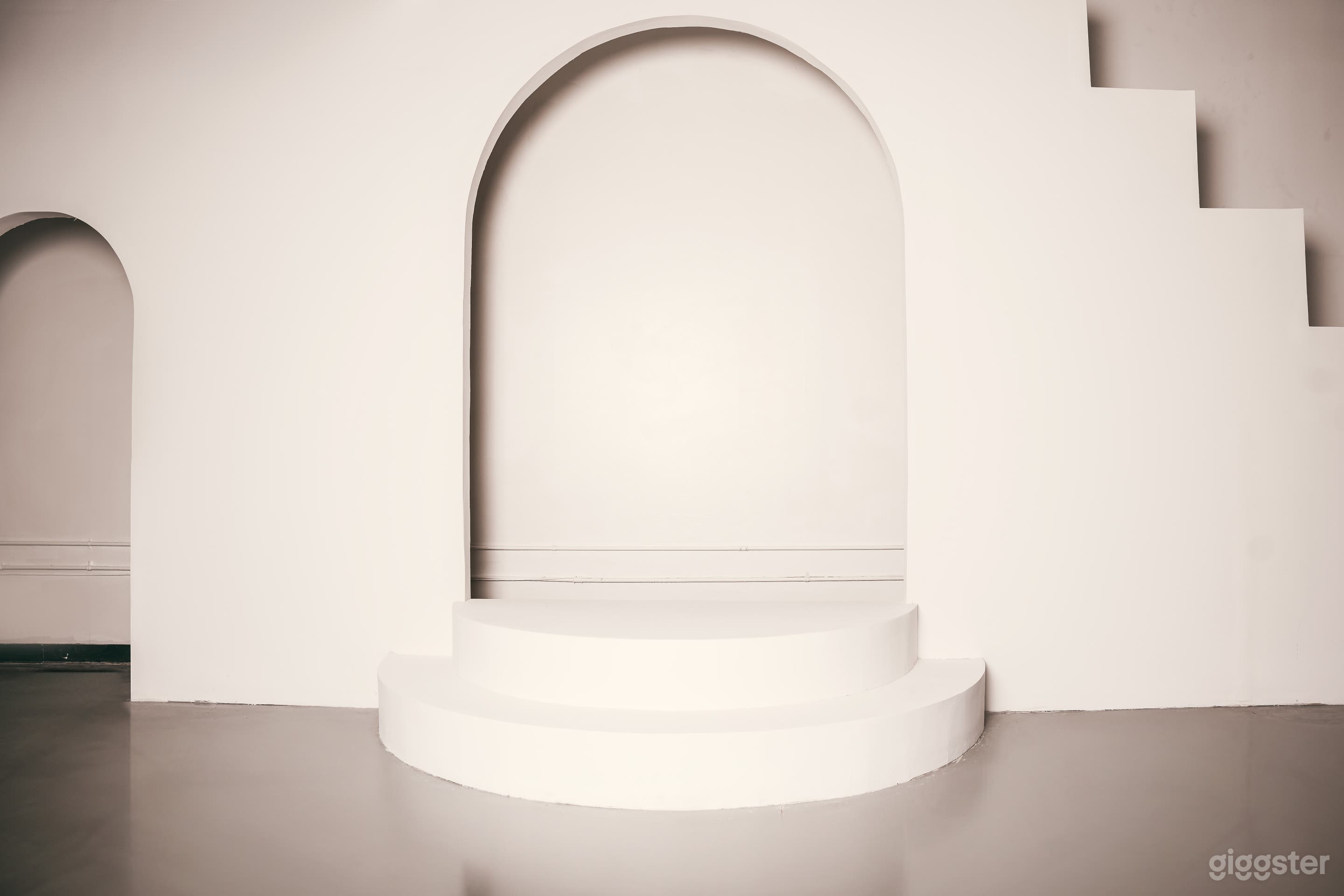 Clean Versatile Production Photo Film Set Photo 2