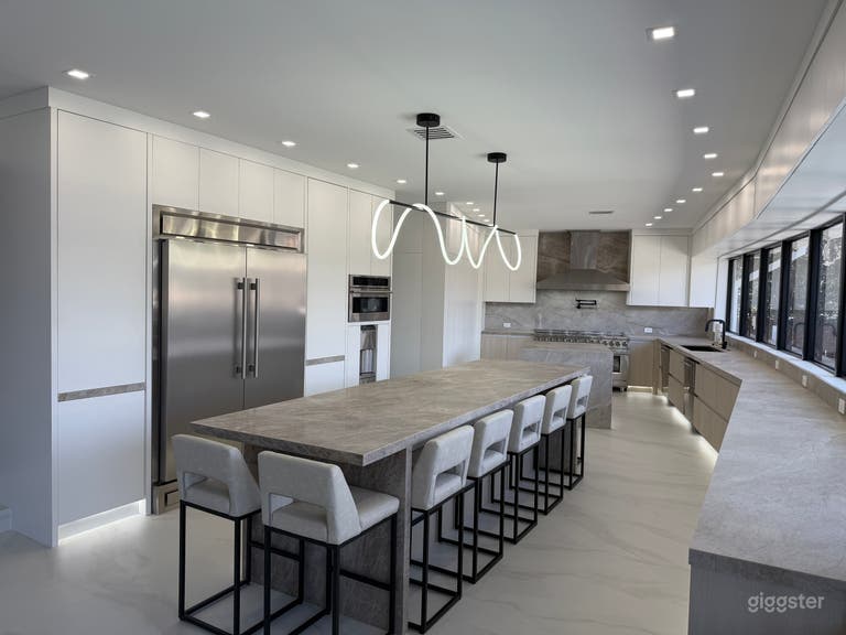  Waterfront Mansion in Exclusive SoFL Neighborhood 