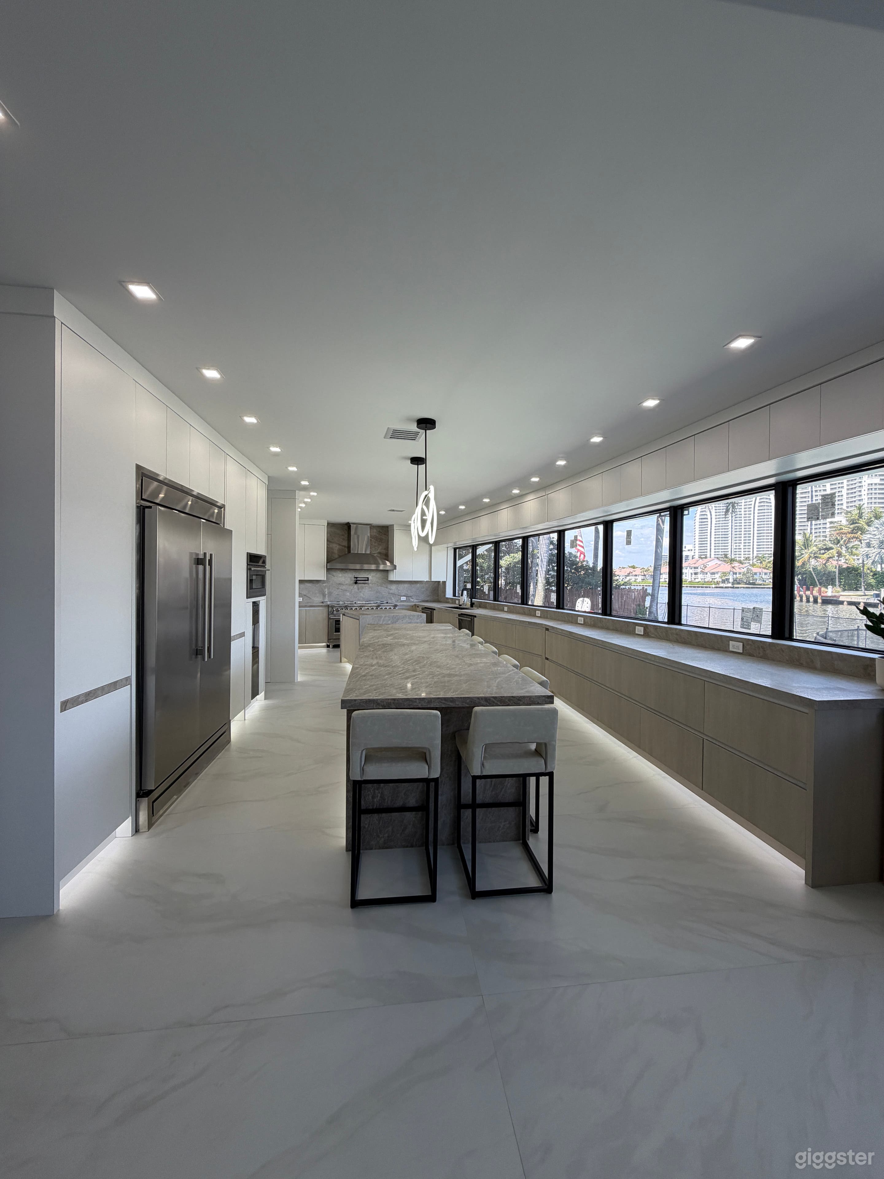 Waterfront Mansion in Exclusive SoFL Neighborhood Photo 1
