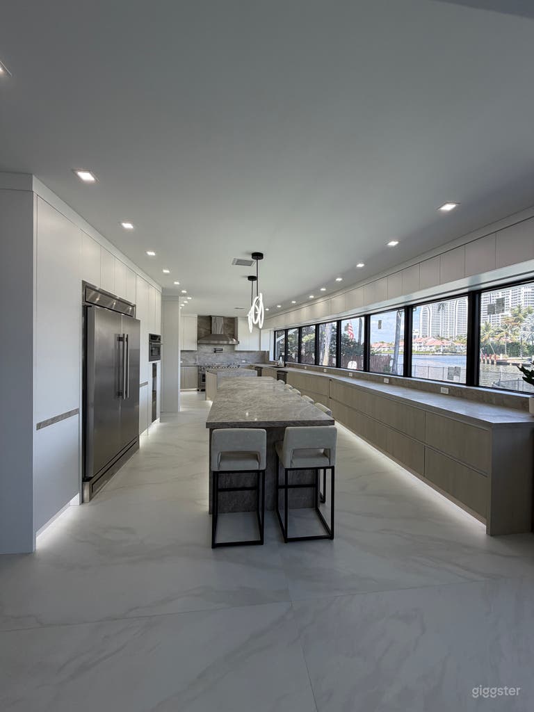  Waterfront Mansion in Exclusive SoFL Neighborhood 