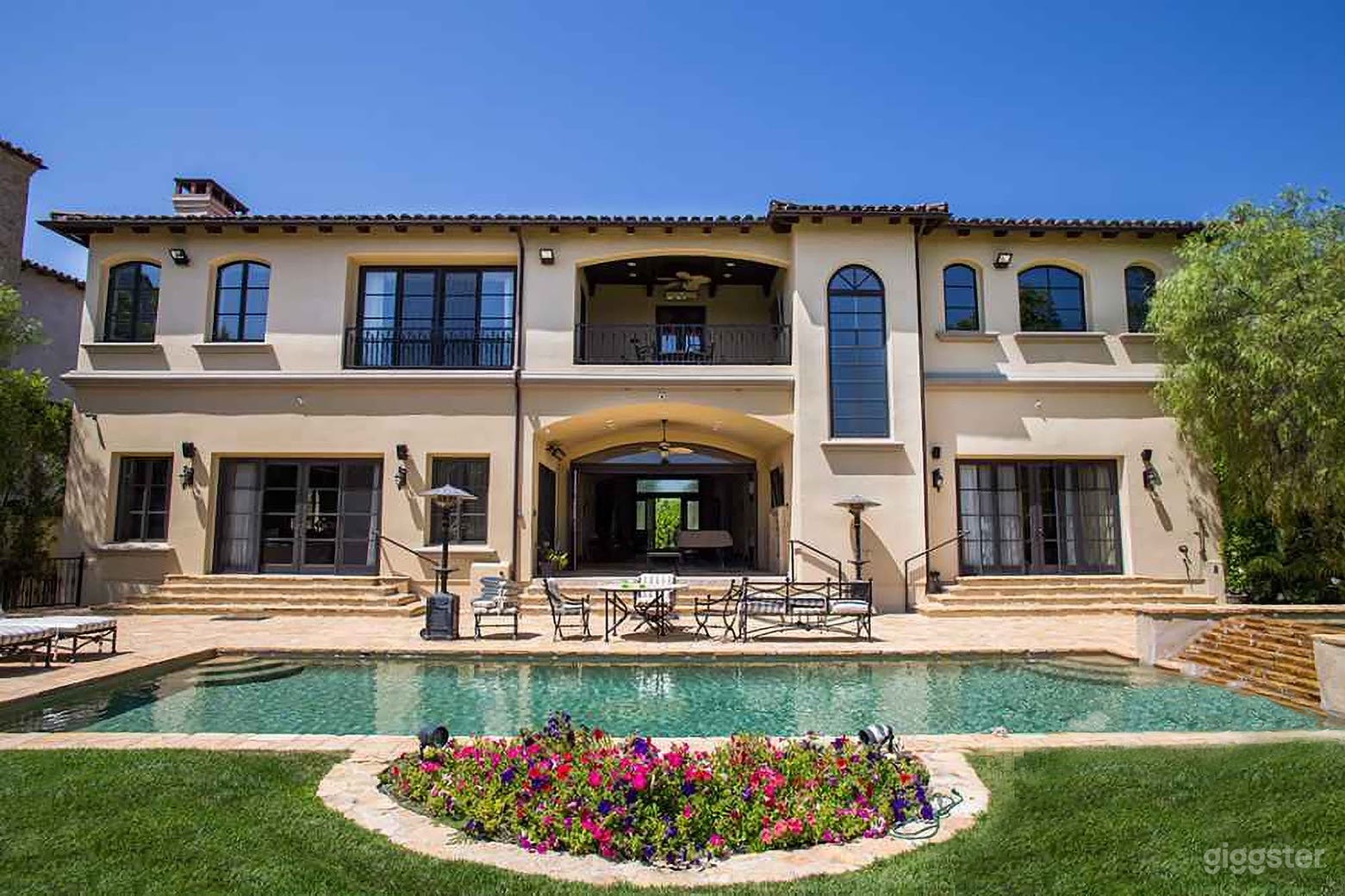 Lavish Belair Mansion with canyon views Photo 2