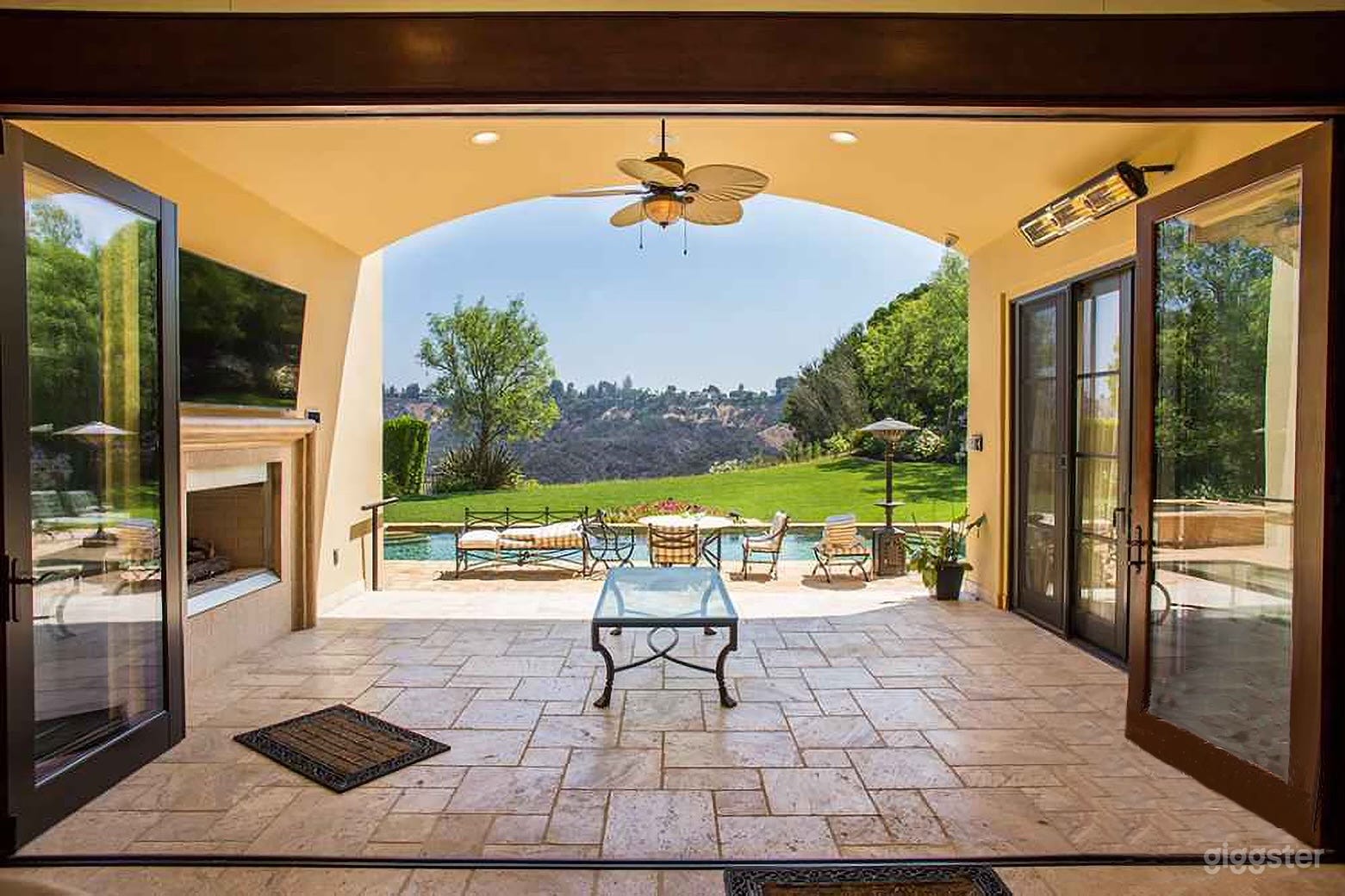 Lavish Belair Mansion with canyon views Photo 3
