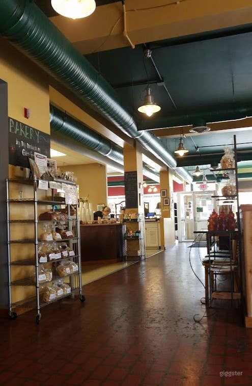 Cozy Cafe and Event Space in Downtown Lima Photo 2