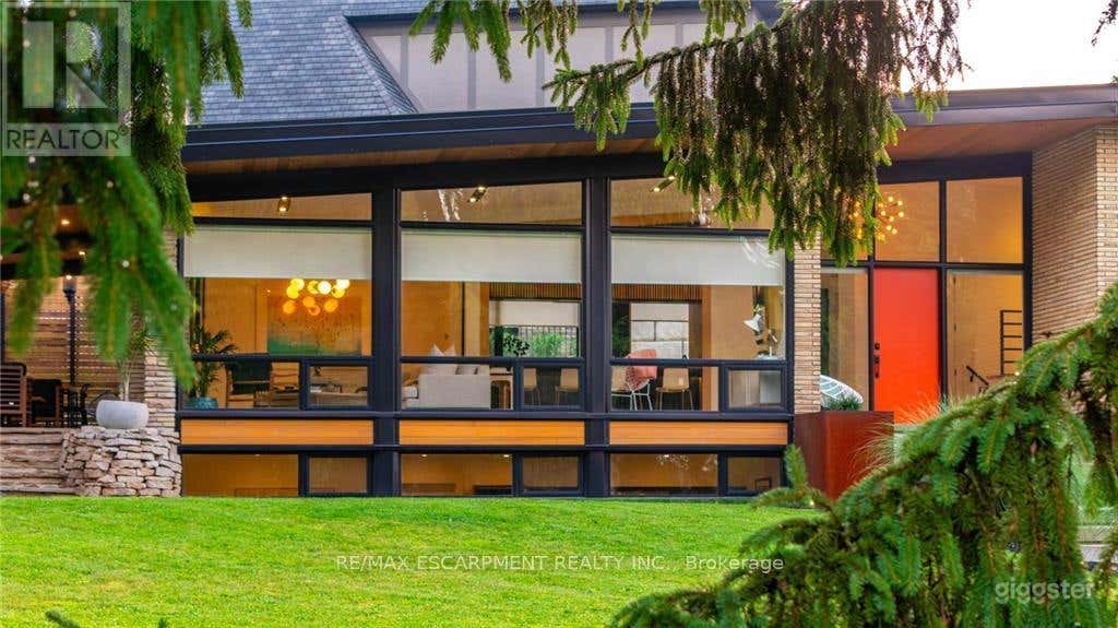 The Mansfield - A Mid-Century Modern Gem Photo 2