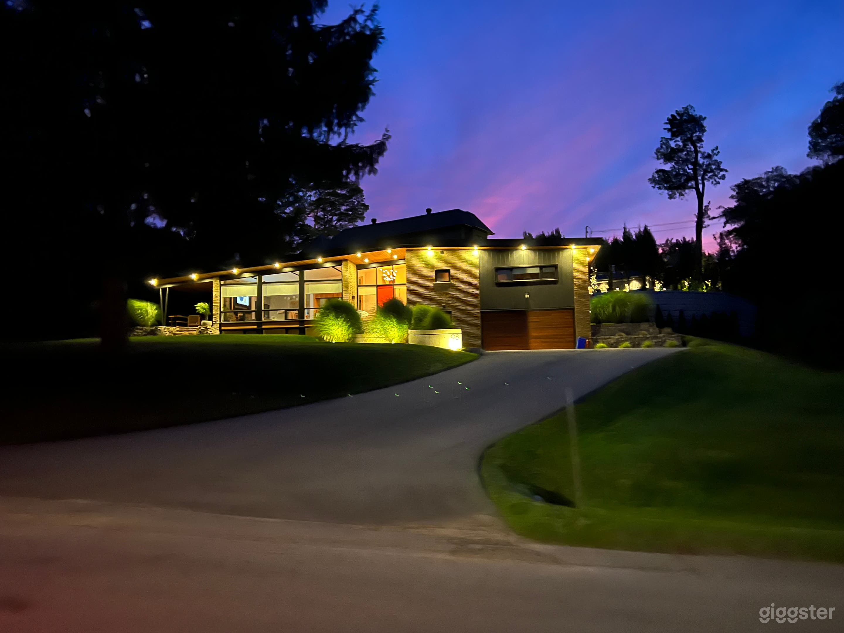 The Mansfield - A Mid-Century Modern Gem Photo 1