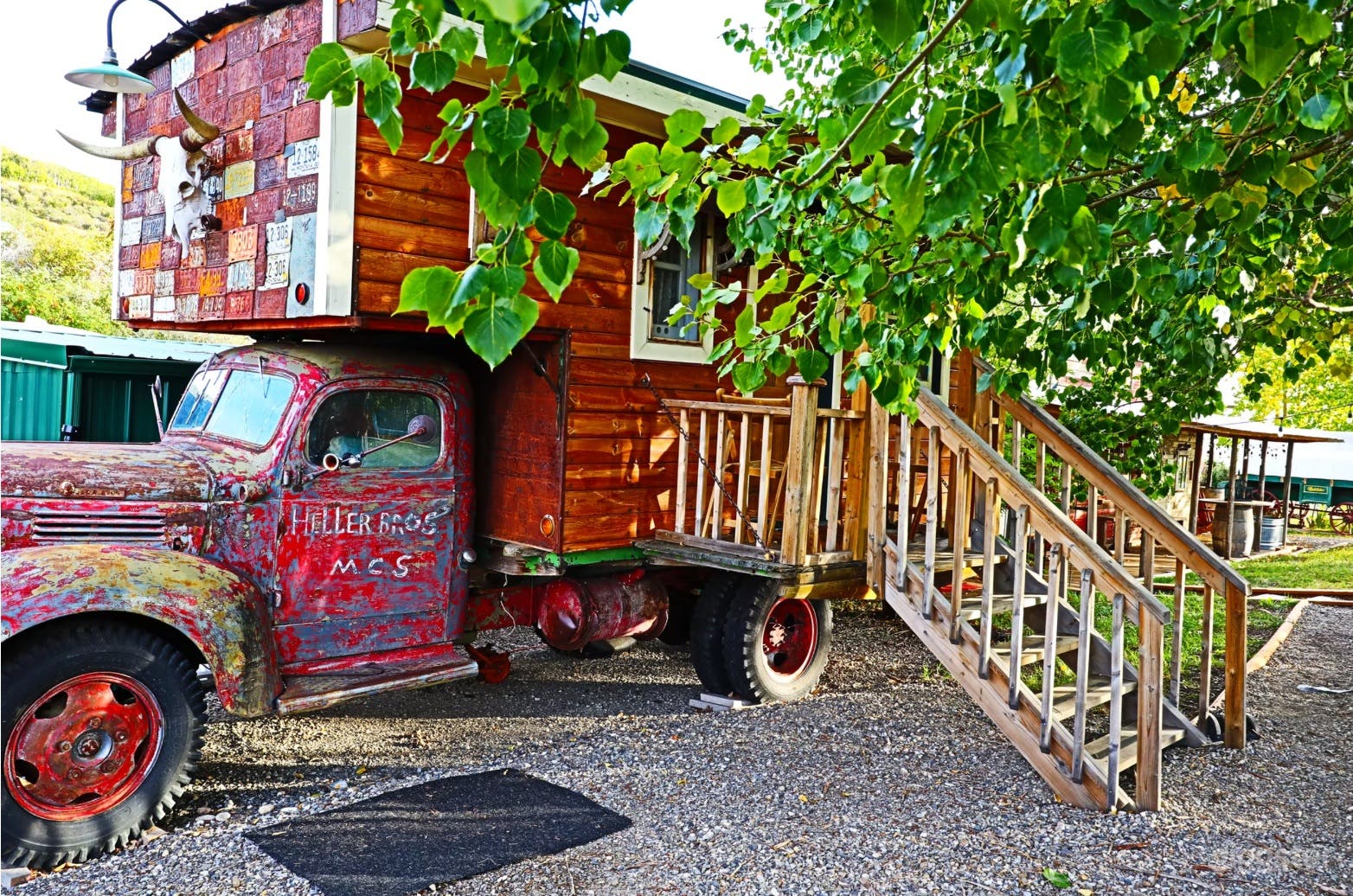 Rustic Western Hill Lodge Photo 4