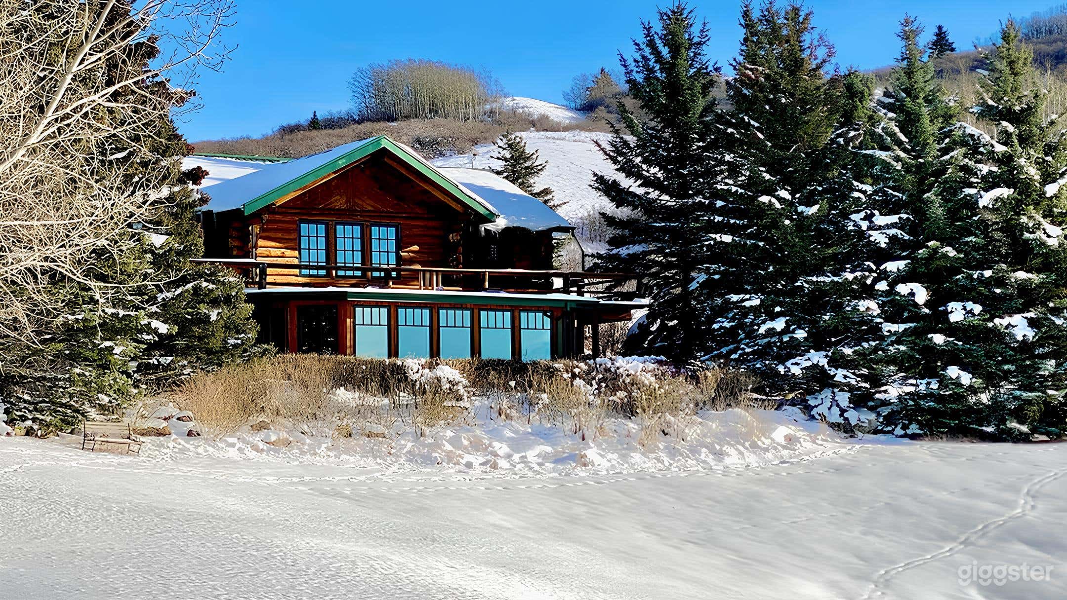 Rustic Western Hill Lodge Photo 1