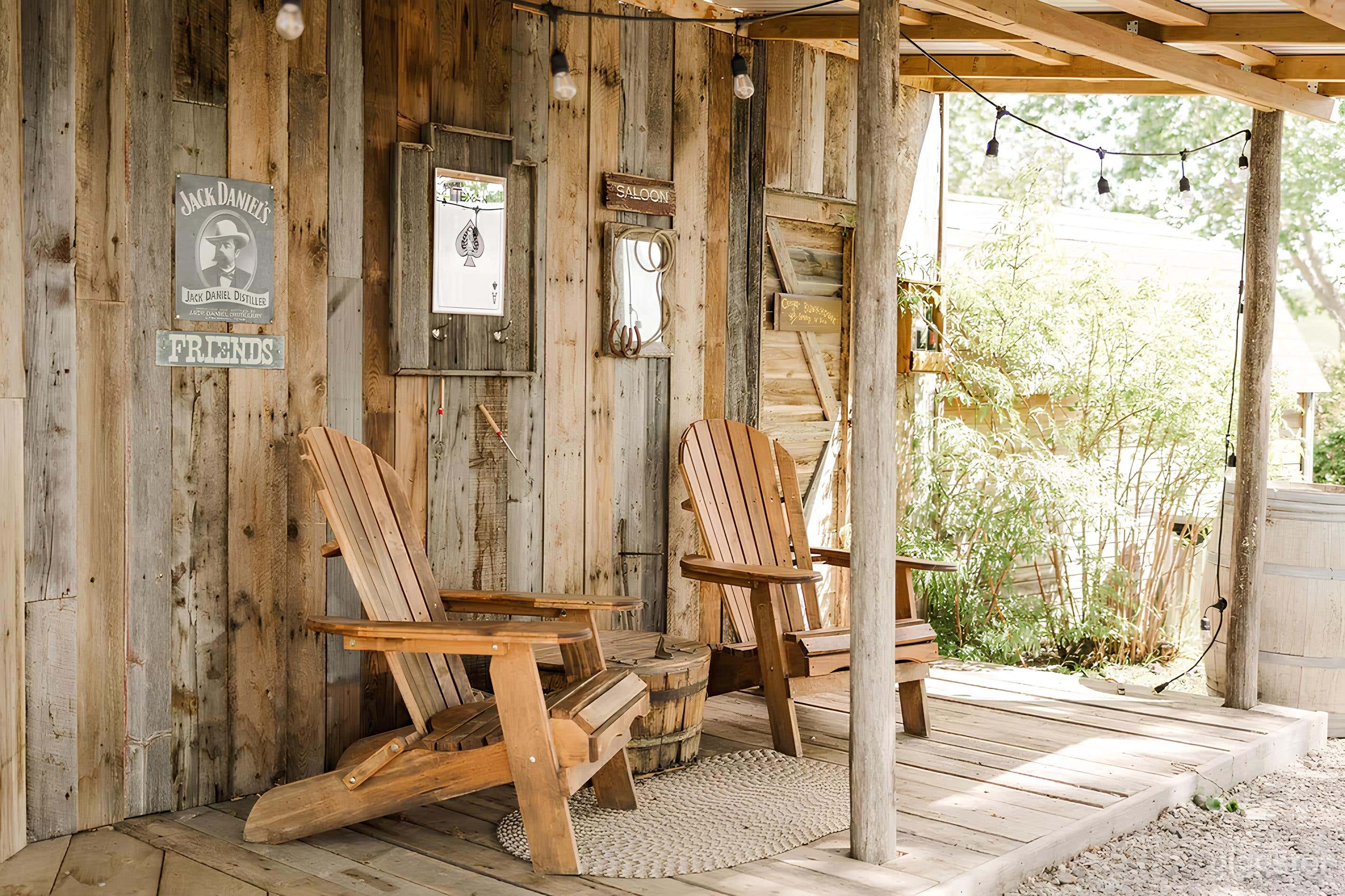 Rustic Western Hill Lodge Photo 2