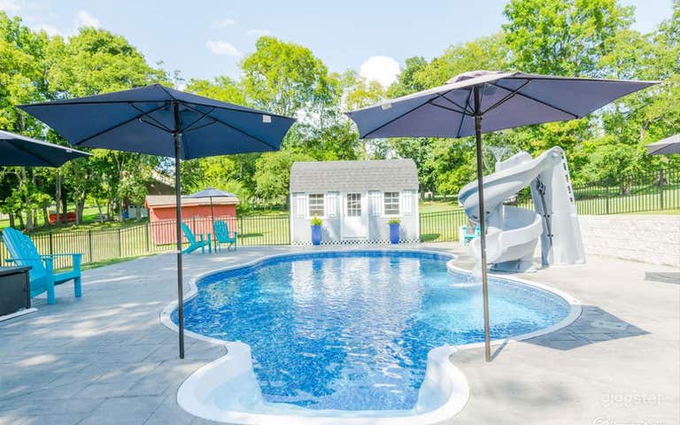  Bar Bohemio al Aire Libre con Piscina y Tobogán 