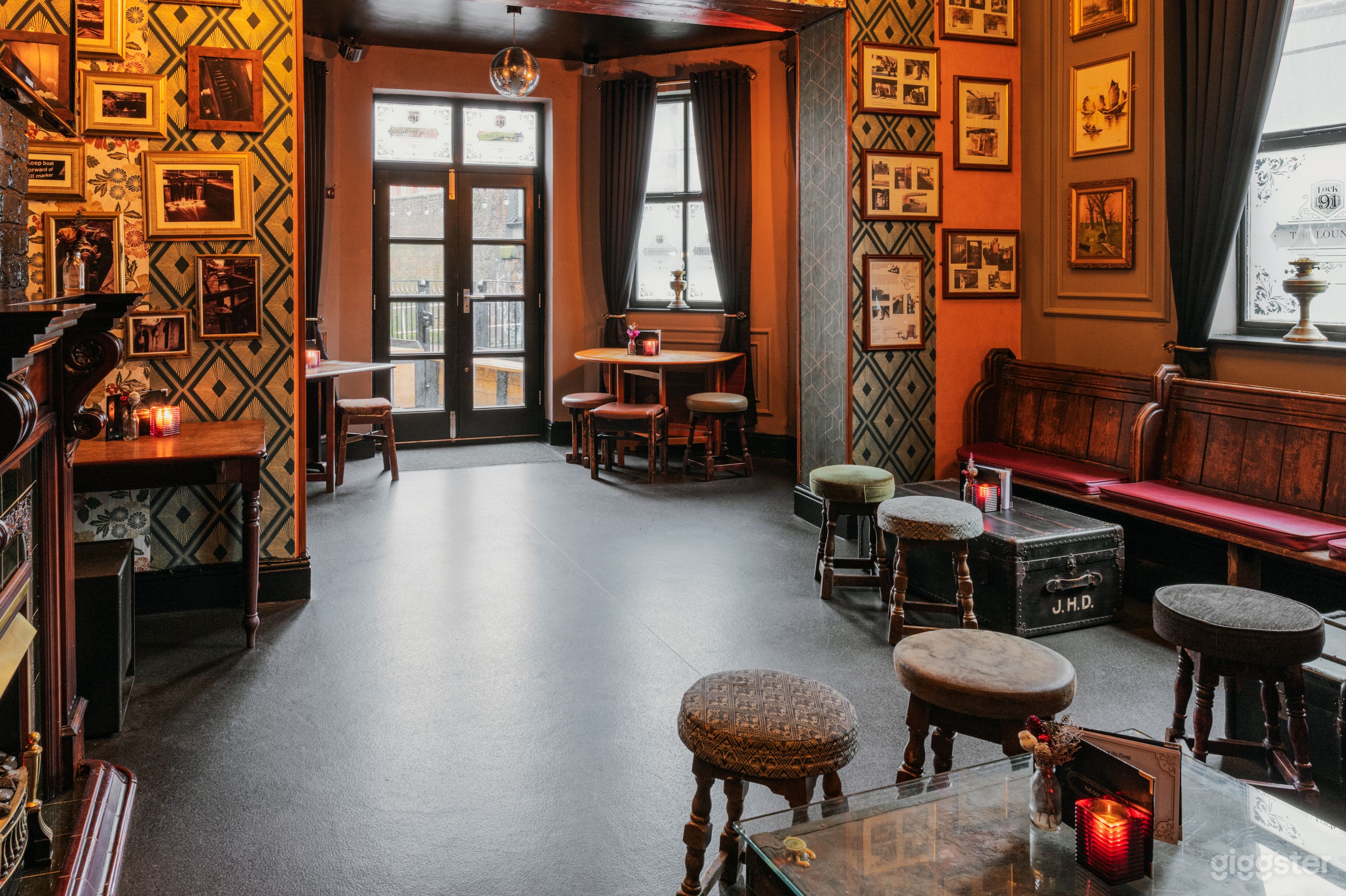 Lounge Bar and Canal-side Terrace Photo 1