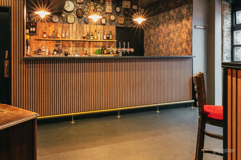  Bar lounge et terrasse au bord du canal 