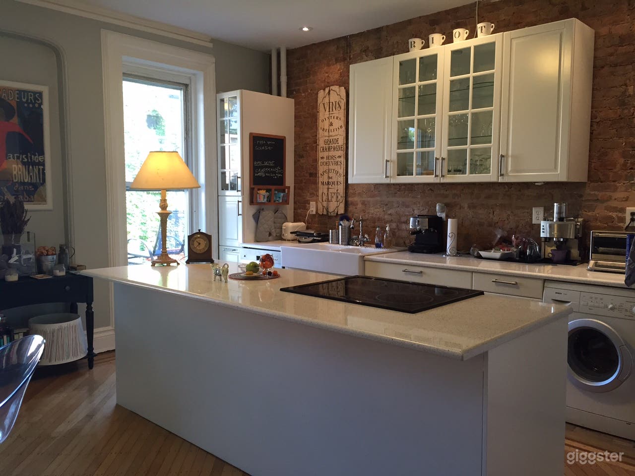 ❤️ Beautiful Historic Artsy Duplex Brownstone ❤️ Photo 3