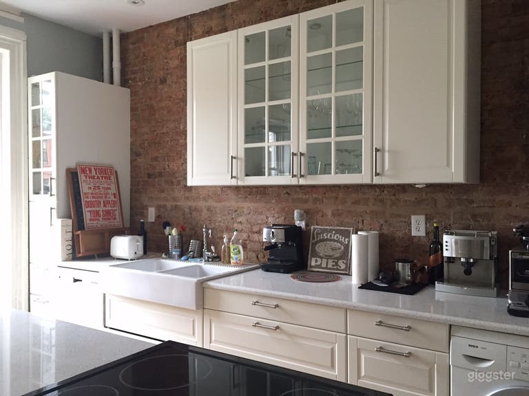  ❤️ Beautiful Historic Artsy Duplex Brownstone ❤️ 