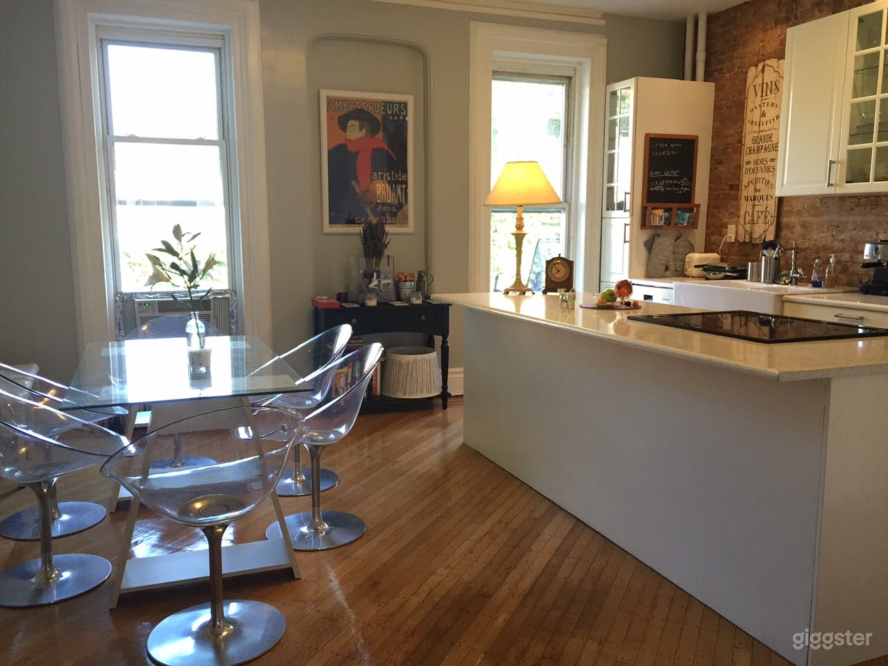 ❤️ Beautiful Historic Artsy Duplex Brownstone ❤️ Photo 2