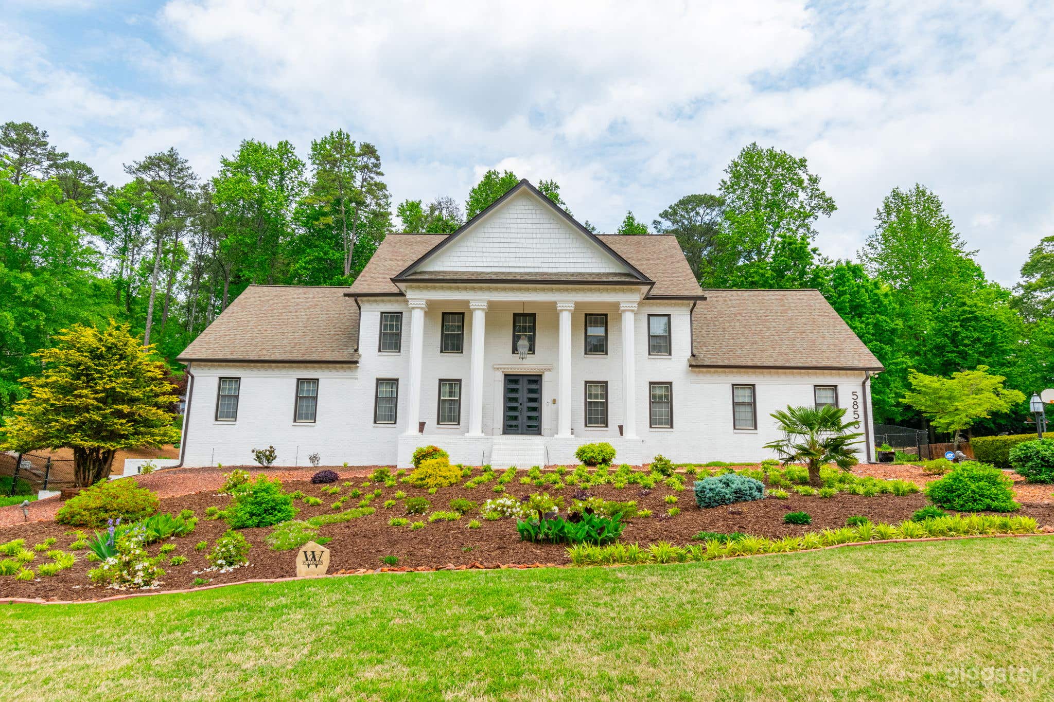 Outdoor Event-Ready Mansion with Massive Backyard Photo 1