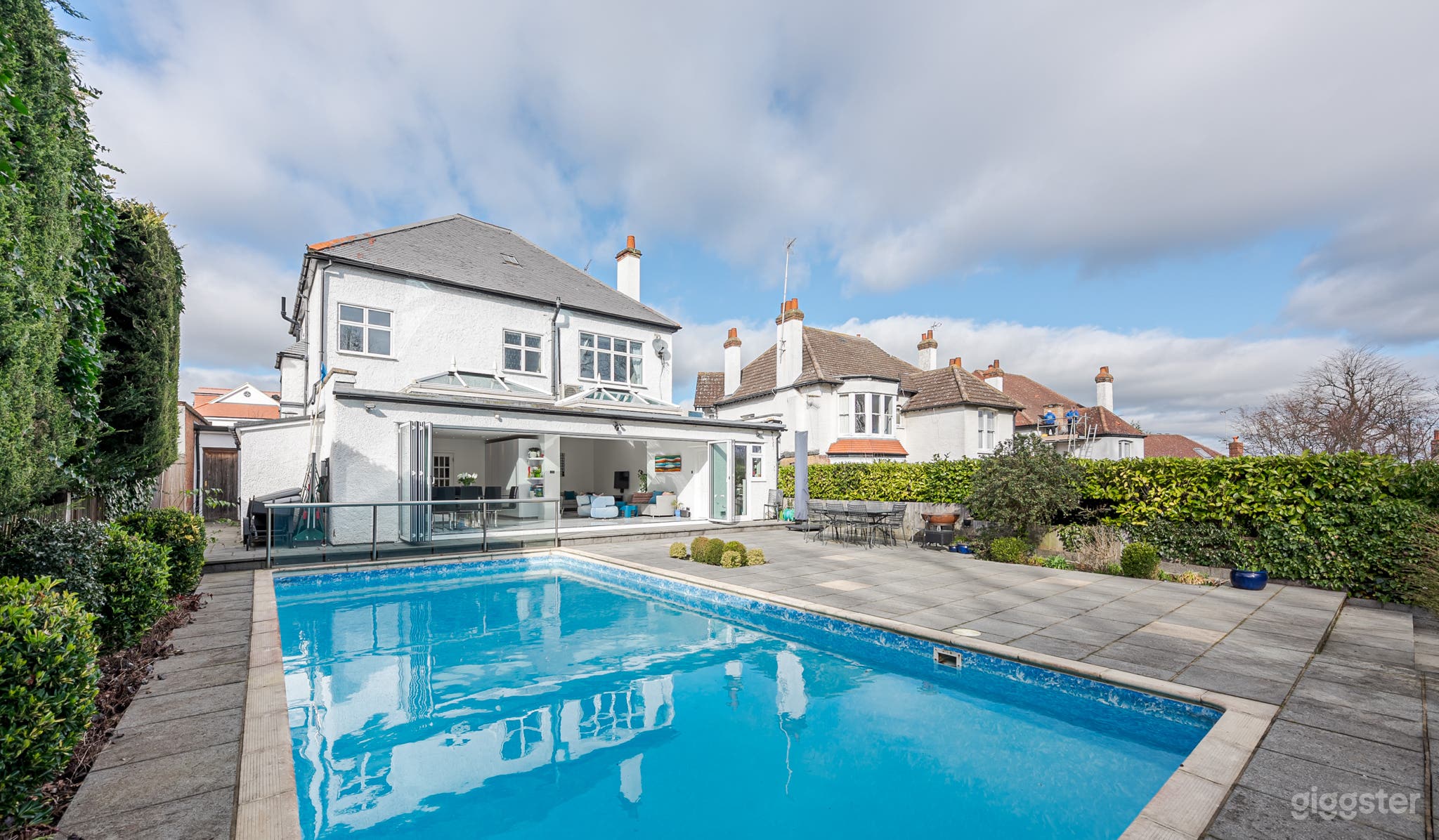 Light, Edwardian House With Modern Refurbishments Photo 3