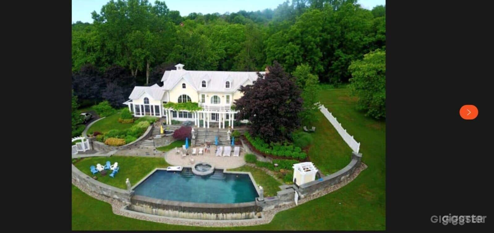 Riverfront Oasis: Infinity Pool, Hiking Trails, Private Beach for Kayaking Photo 3