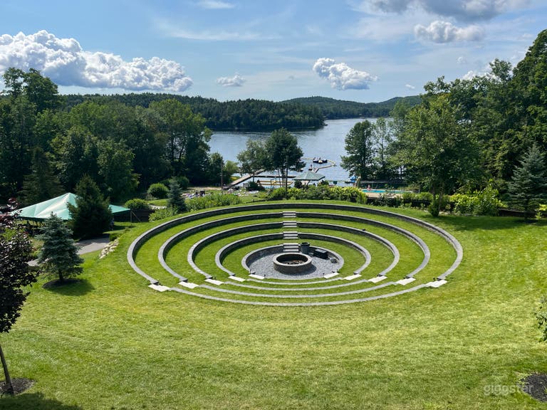  Amphitheatre / Fire Pit 
