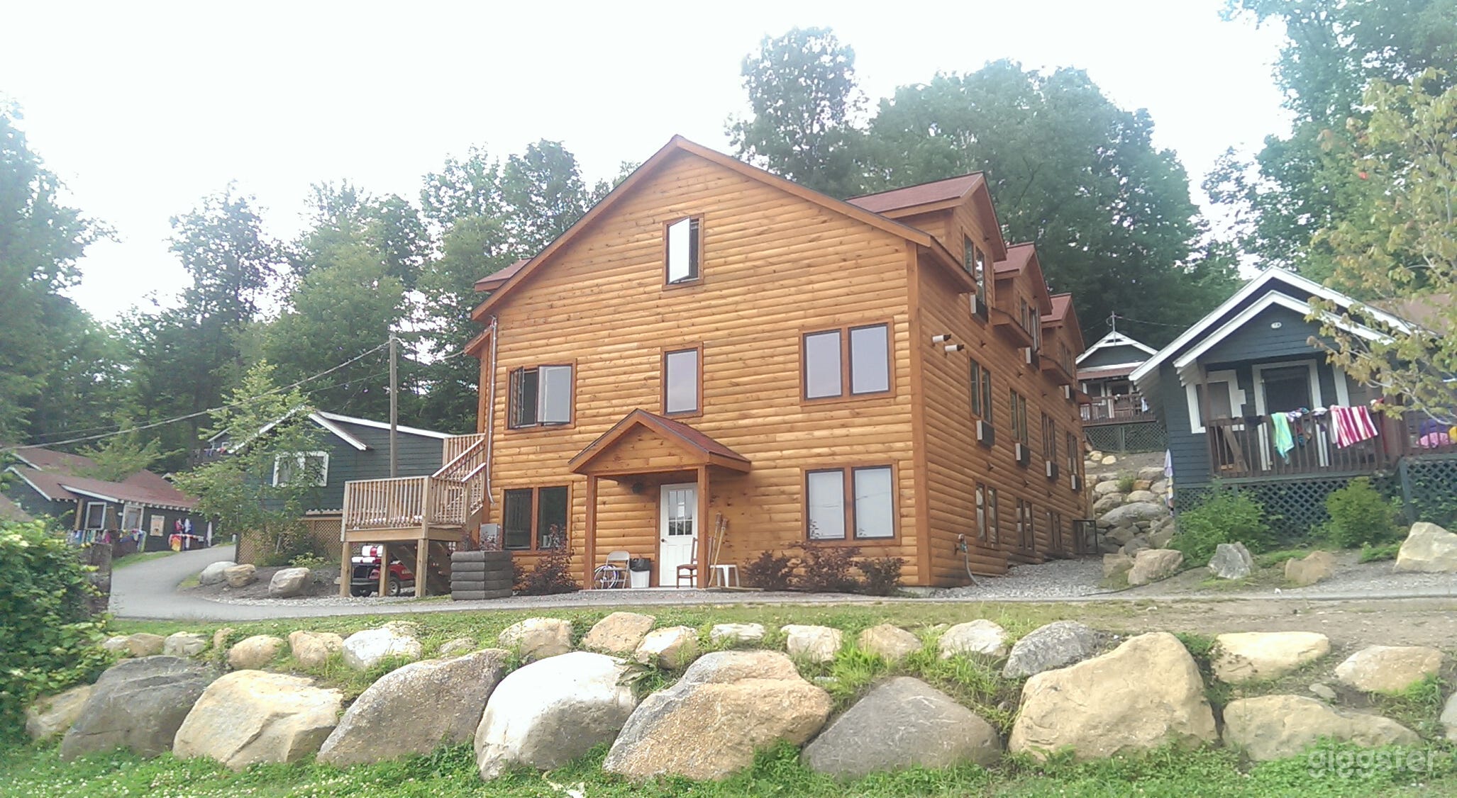 40 Private Rooms with private bathrooms, A/C, &amp; WiFi.