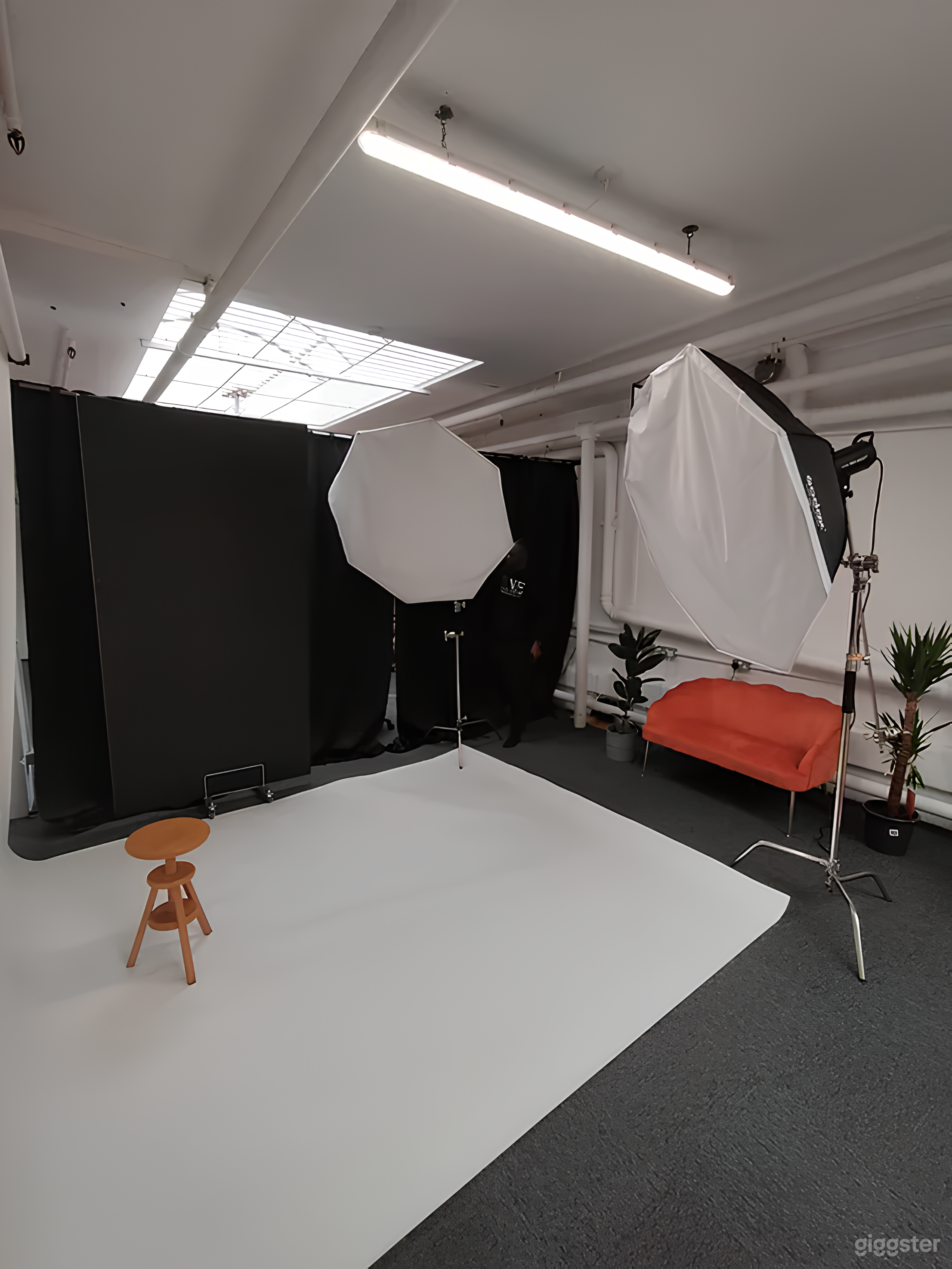 Photography Studio With Lighting &amp; Equipment Incl. Photo 2