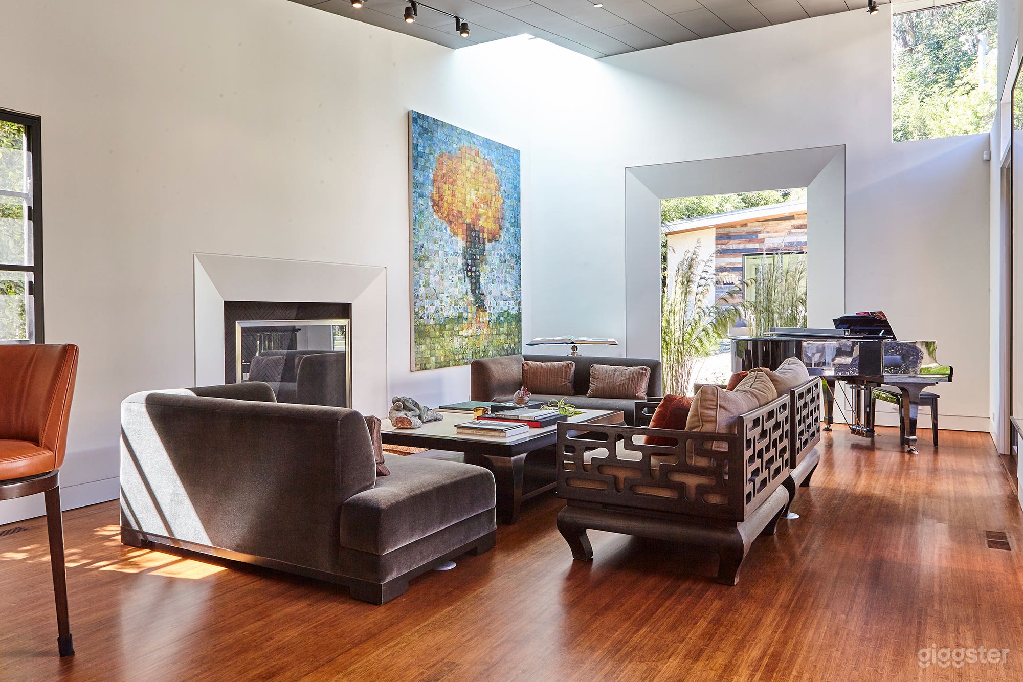 Hidden Contemporary Photo 4