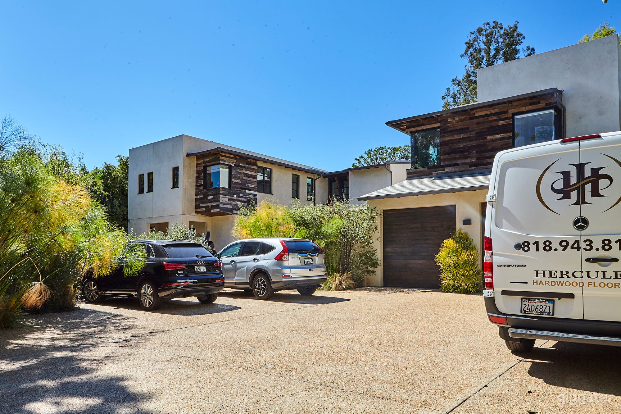 Hidden Contemporary Photo 3