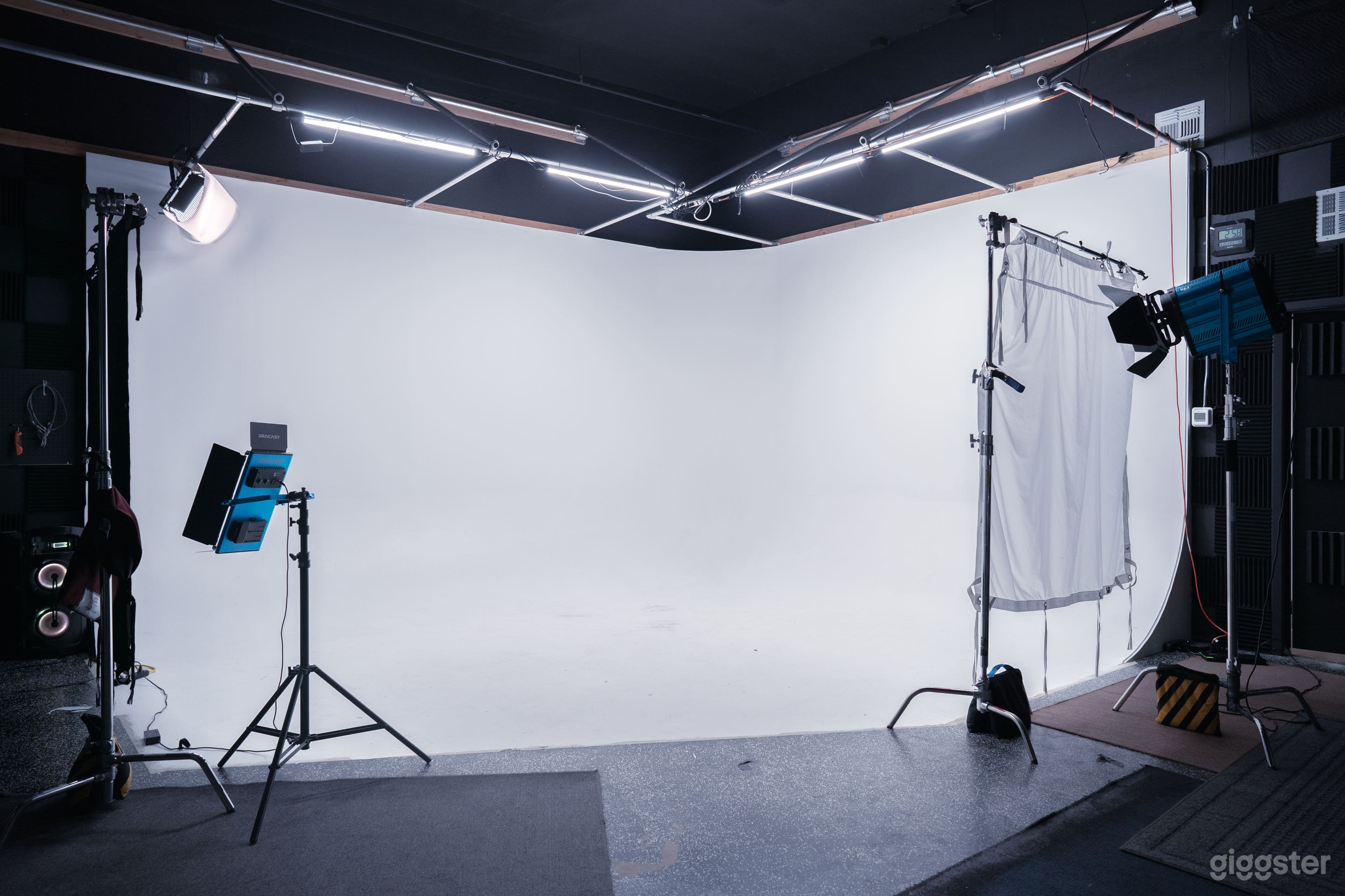 Large Professional Video Production / Photo Studio Photo 1