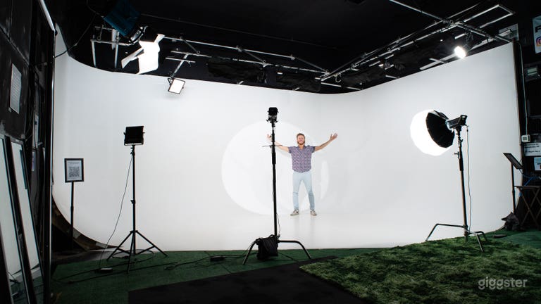  Large Professional Video Production / Photo Studio 