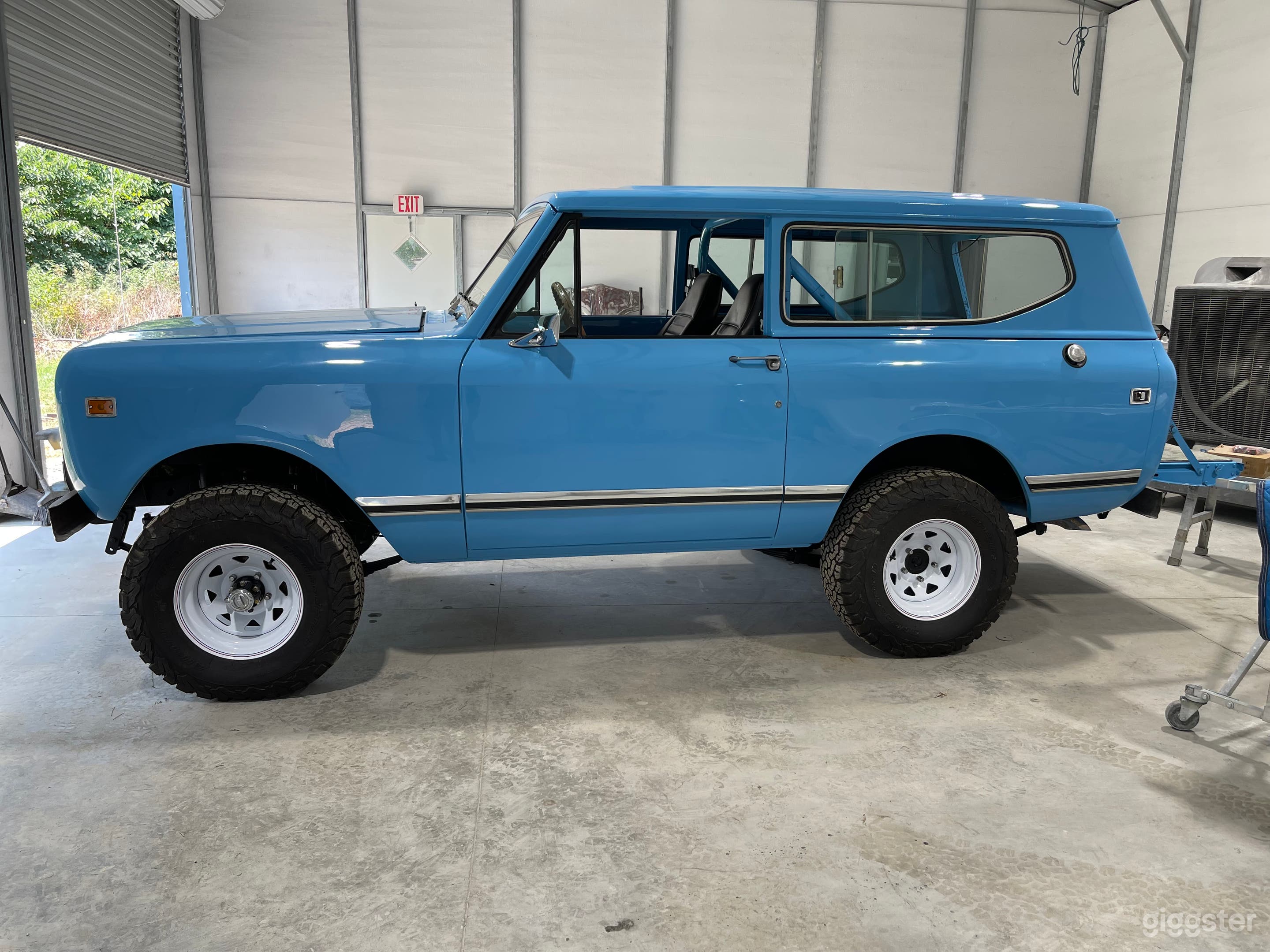 1979 Vintage 4x4 International Scout II — Restored Sky-Blue Photo 1