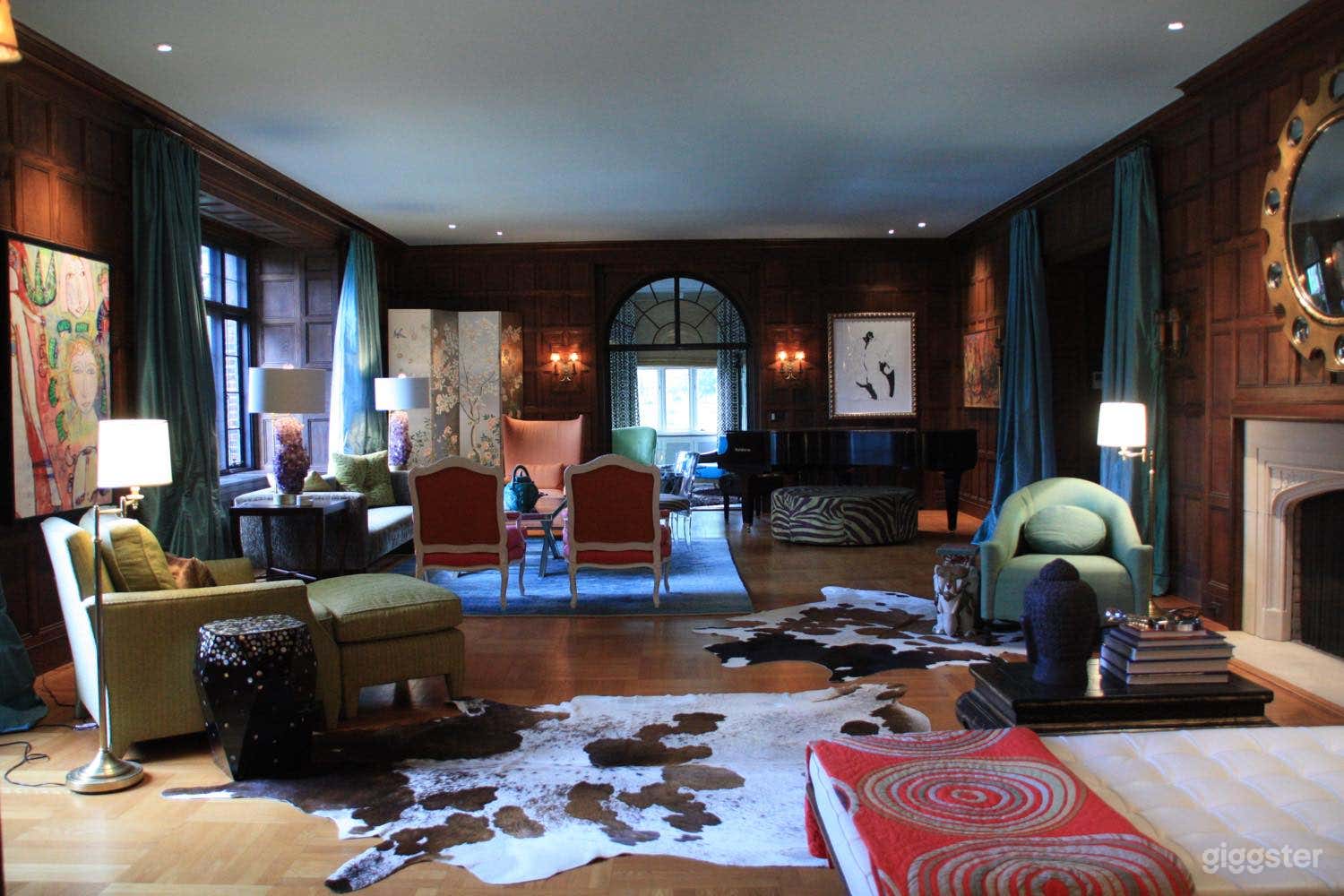 Elegant &amp; upscale home w/wood-paneled rooms Photo 1