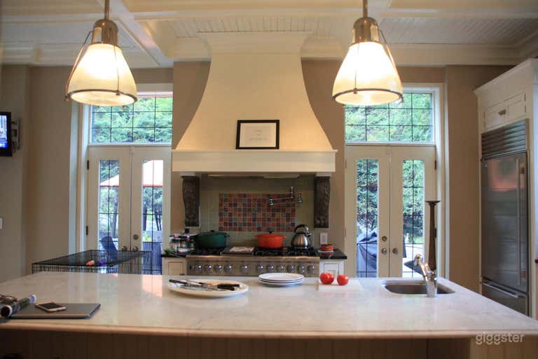  Elegant & upscale home w/wood-paneled rooms 