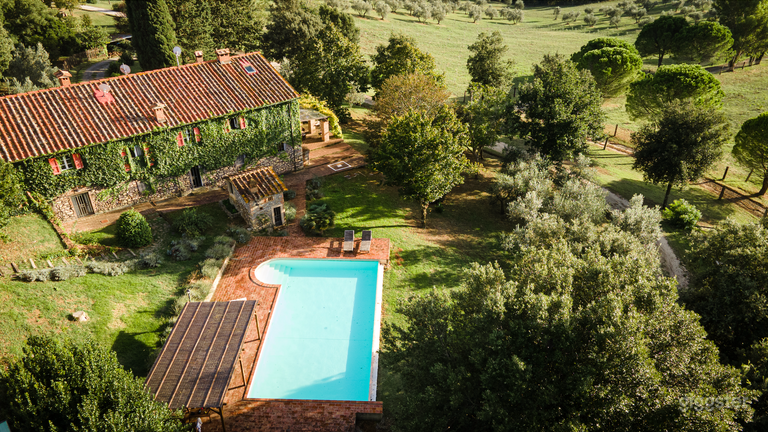  Villa storica toscana con piscina 