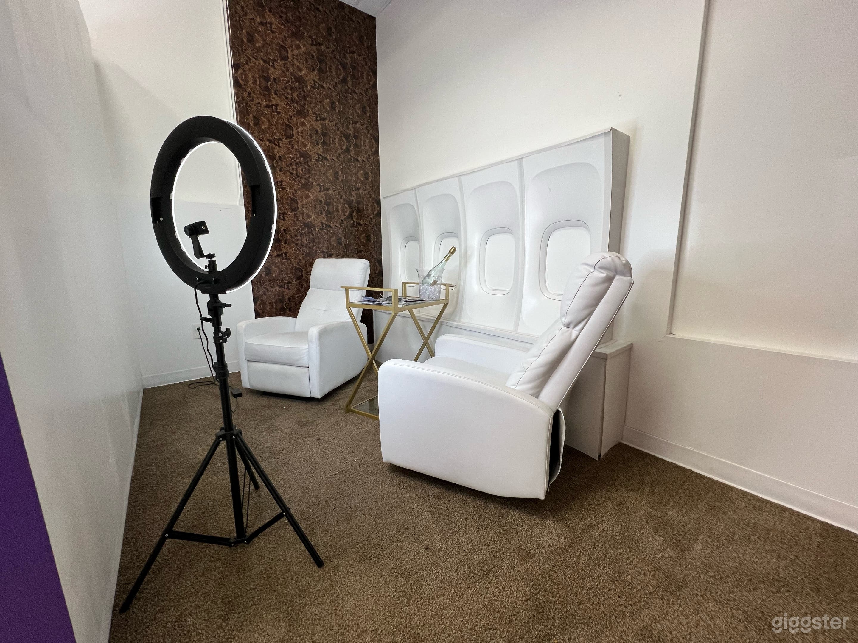 An Interactive Showroom For Private Photoshoots Photo 3