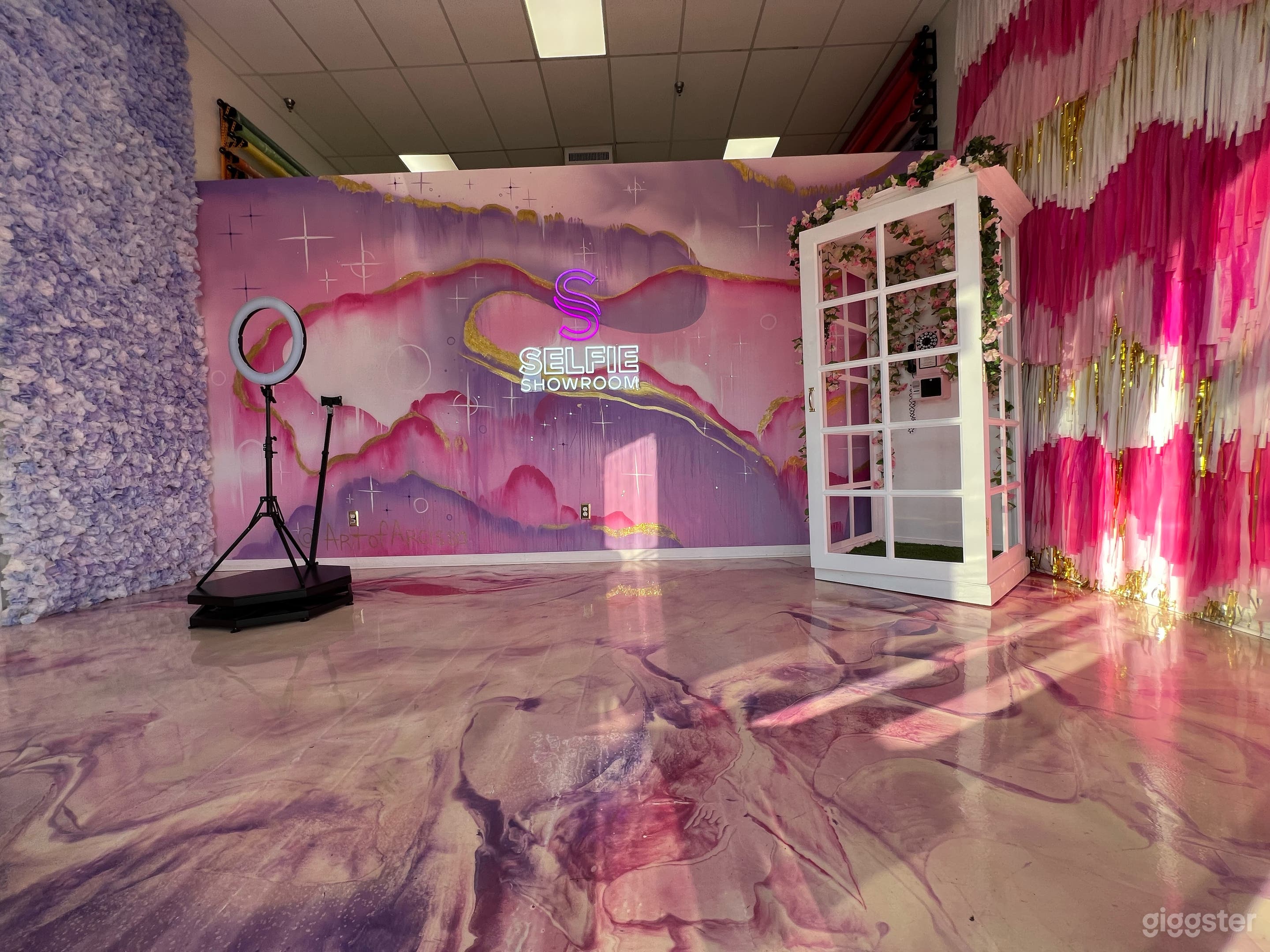 An Interactive Showroom For Private Photoshoots Photo 2