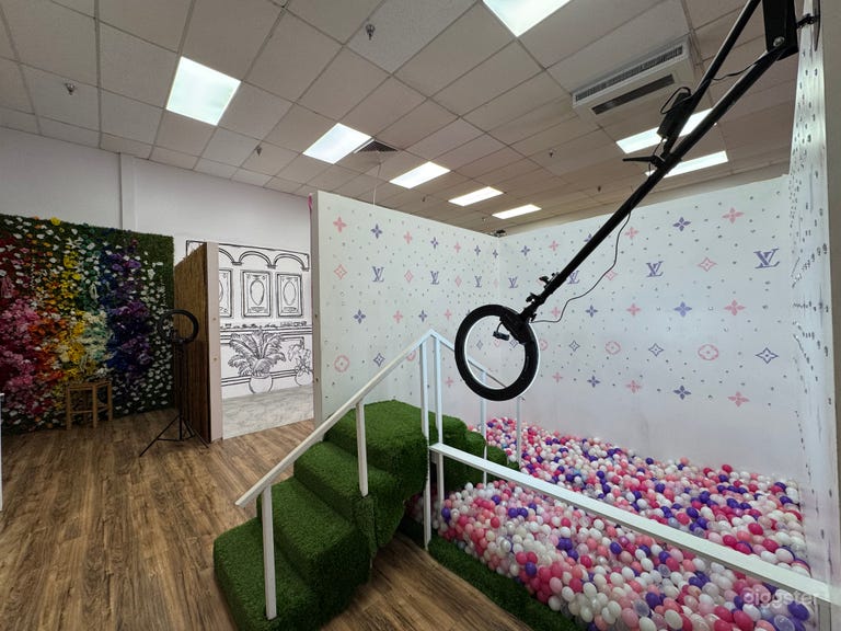  An Interactive Showroom For Private Photoshoots 