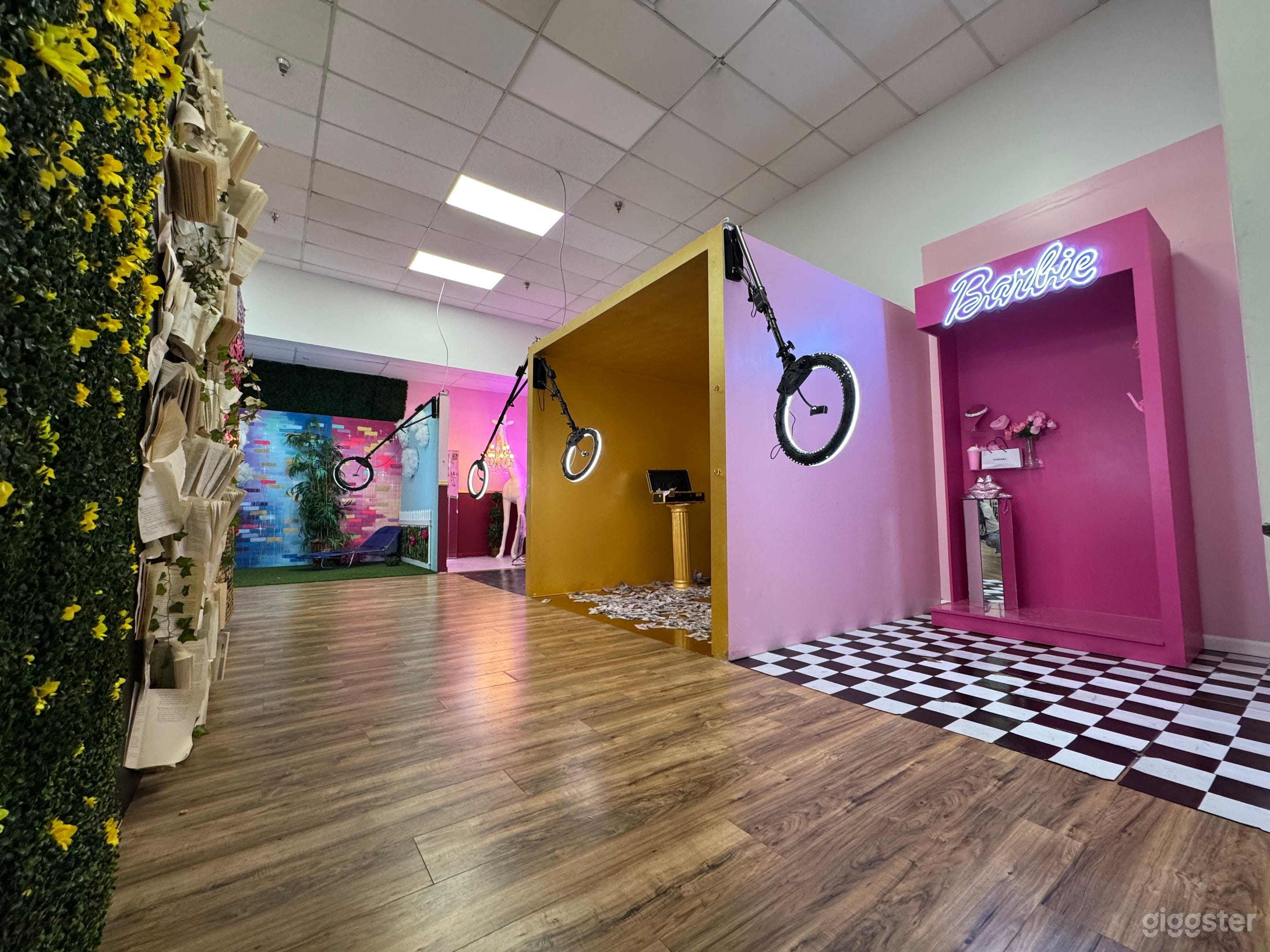 An Interactive Showroom For Private Photoshoots Photo 1