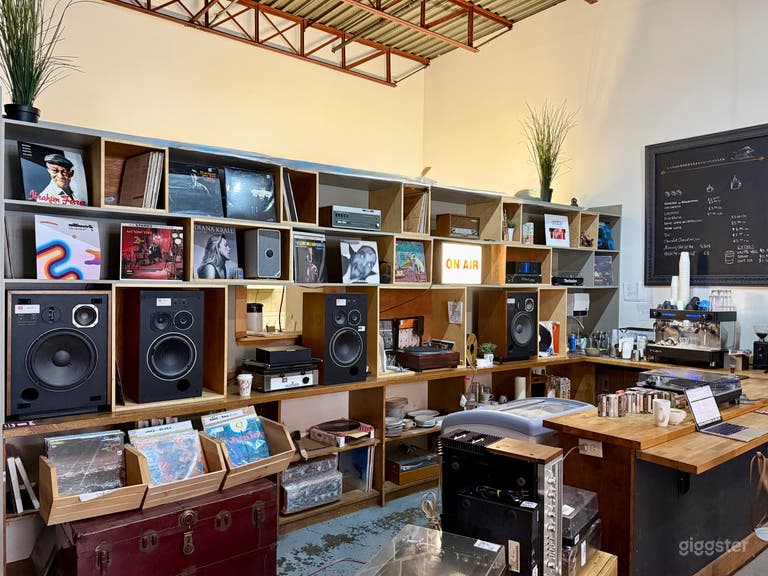  Vintage-Inspired Audio Lounge — Unique Café Studio Setting 